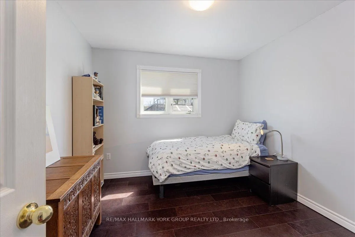 Photo 24 of 805 Poplar Avenue, Georgina, Historic Lakeshore Communities — HOMEH