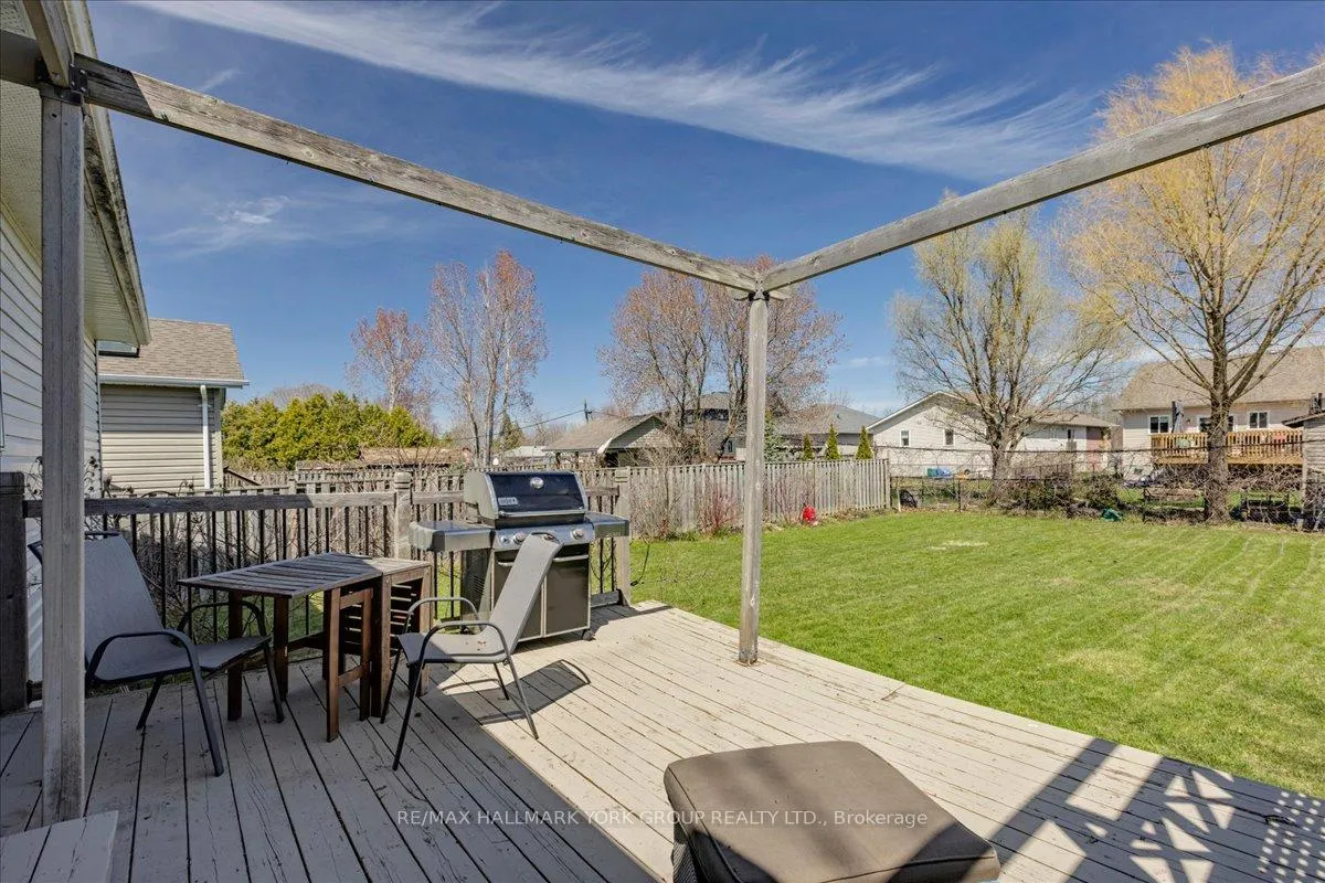 Photo 32 of 805 Poplar Avenue, Georgina, Historic Lakeshore Communities — HOMEH