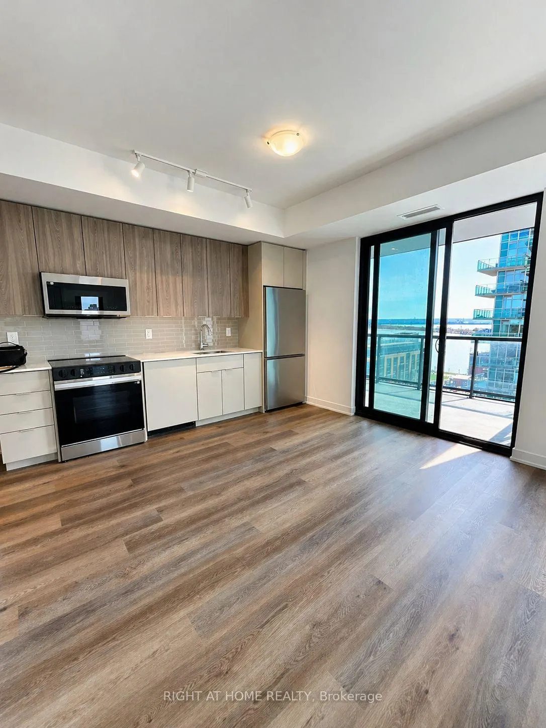 Photo 3 of Unit 1209, 2075 Lakeshore Road, Burlington, Brant — HOMEH