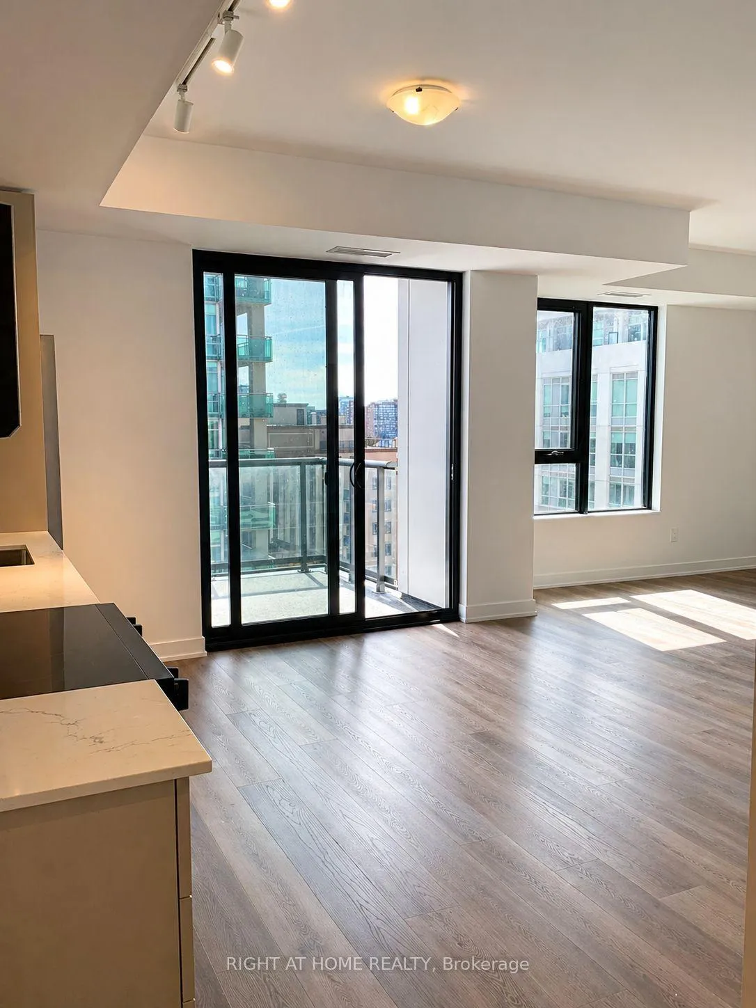 Photo 4 of Unit 1209, 2075 Lakeshore Road, Burlington, Brant — HOMEH