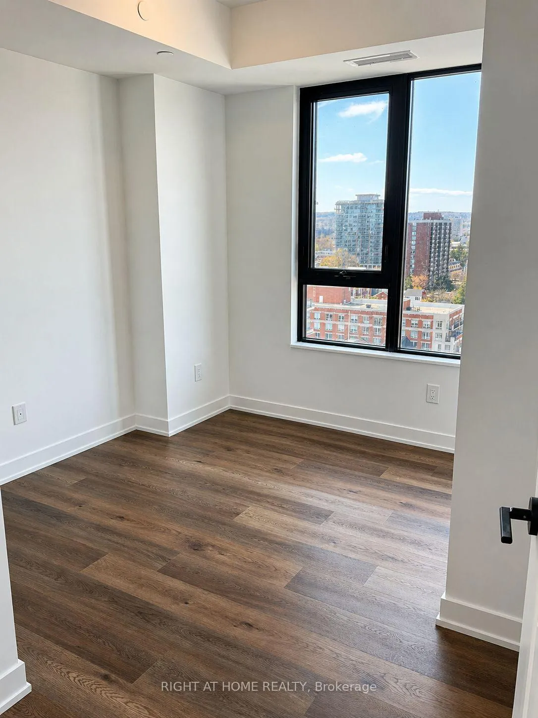 Photo 13 of Unit 1209, 2075 Lakeshore Road, Burlington, Brant — HOMEH