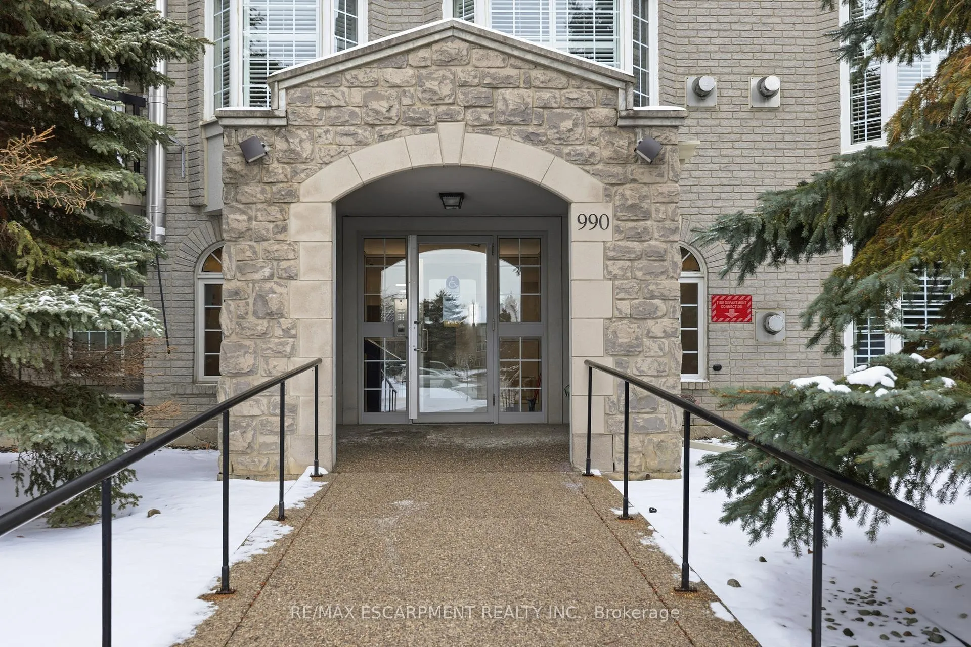 Photo 2 of Unit 302, 990 Golf Links Road, Hamilton, Meadowlands — HOMEH