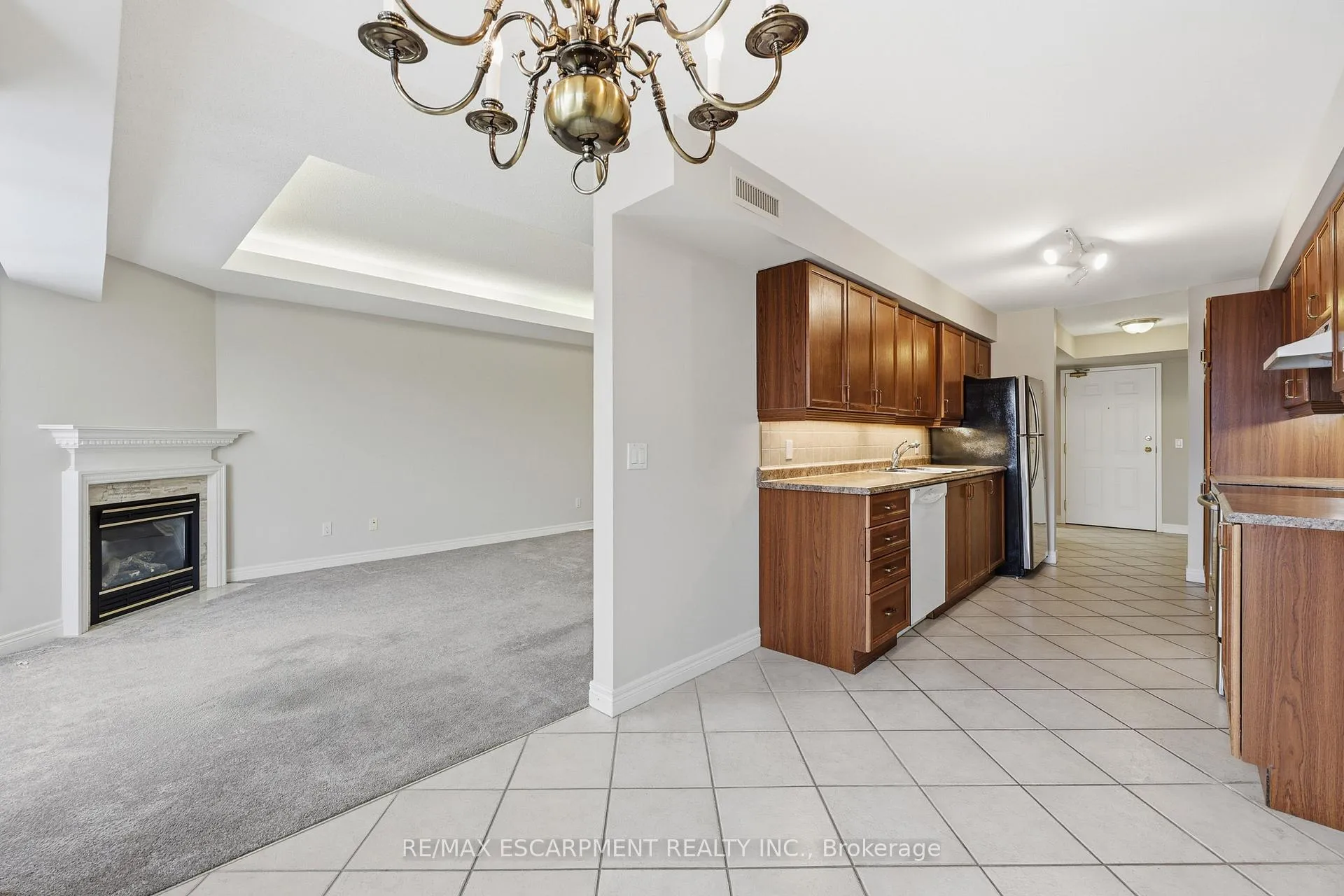 Photo 10 of Unit 302, 990 Golf Links Road, Hamilton, Meadowlands — HOMEH