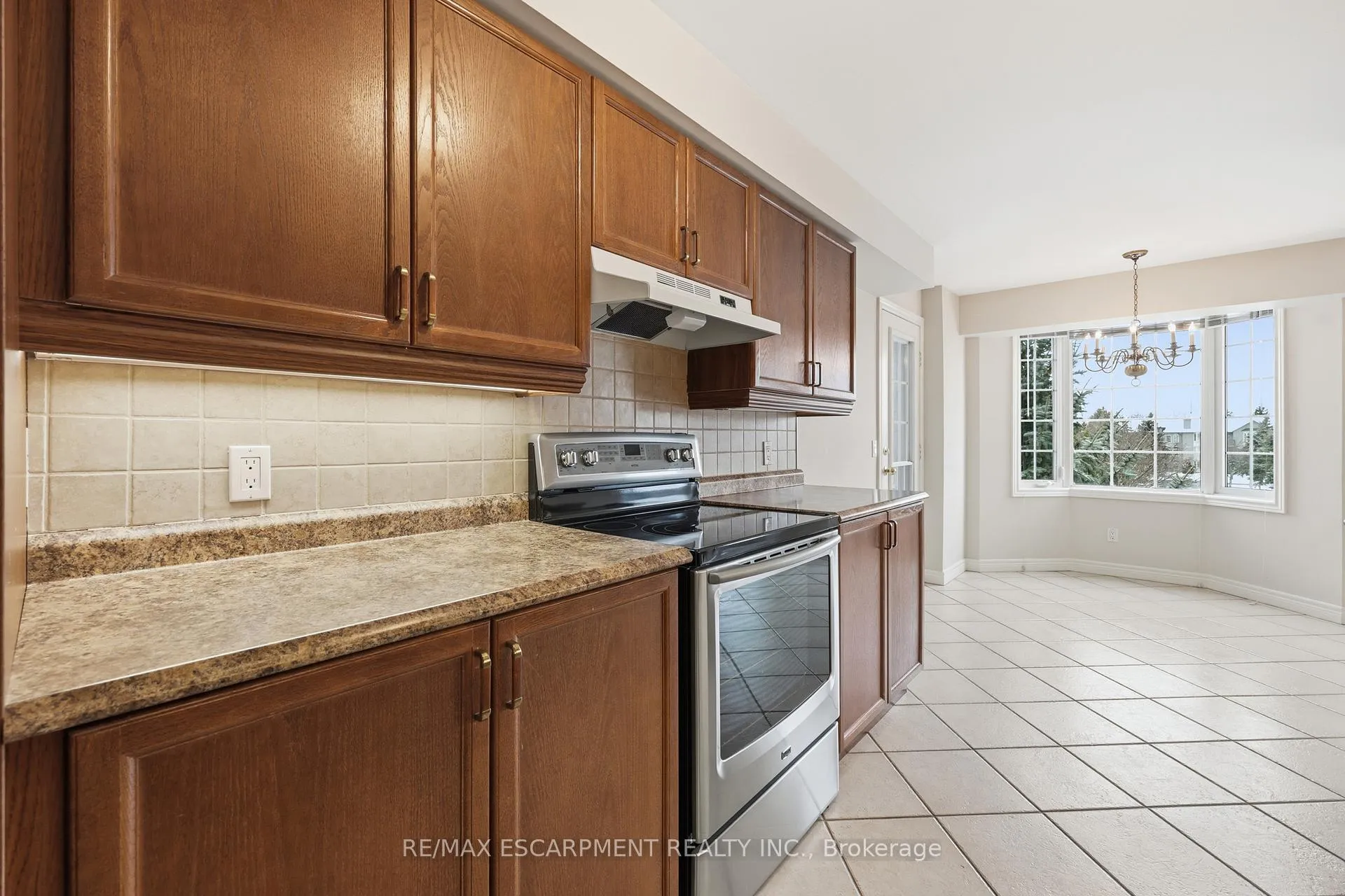 Photo 12 of Unit 302, 990 Golf Links Road, Hamilton, Meadowlands — HOMEH