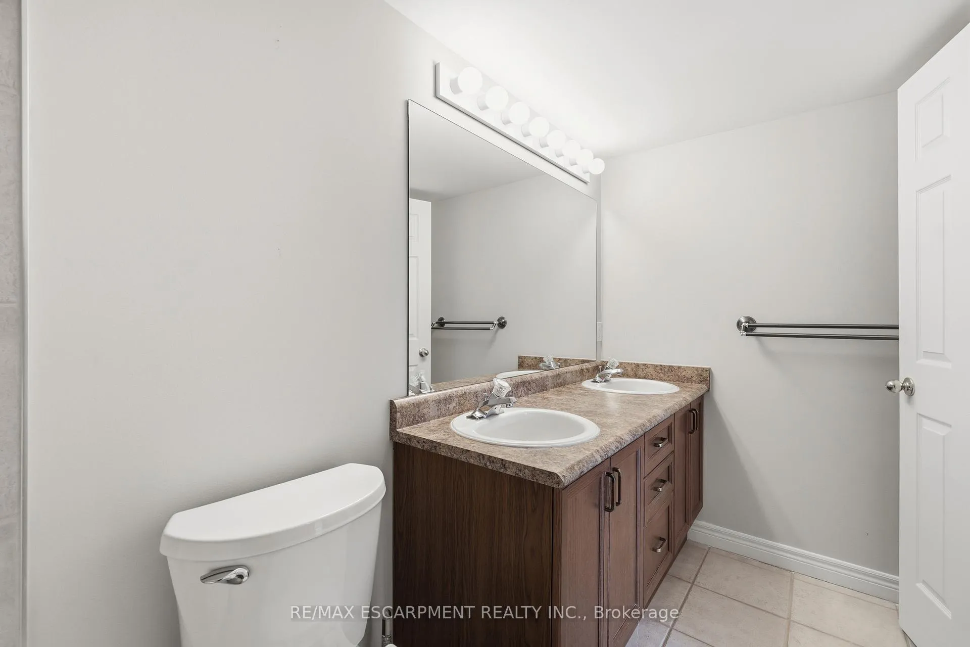 Photo 20 of Unit 302, 990 Golf Links Road, Hamilton, Meadowlands — HOMEH