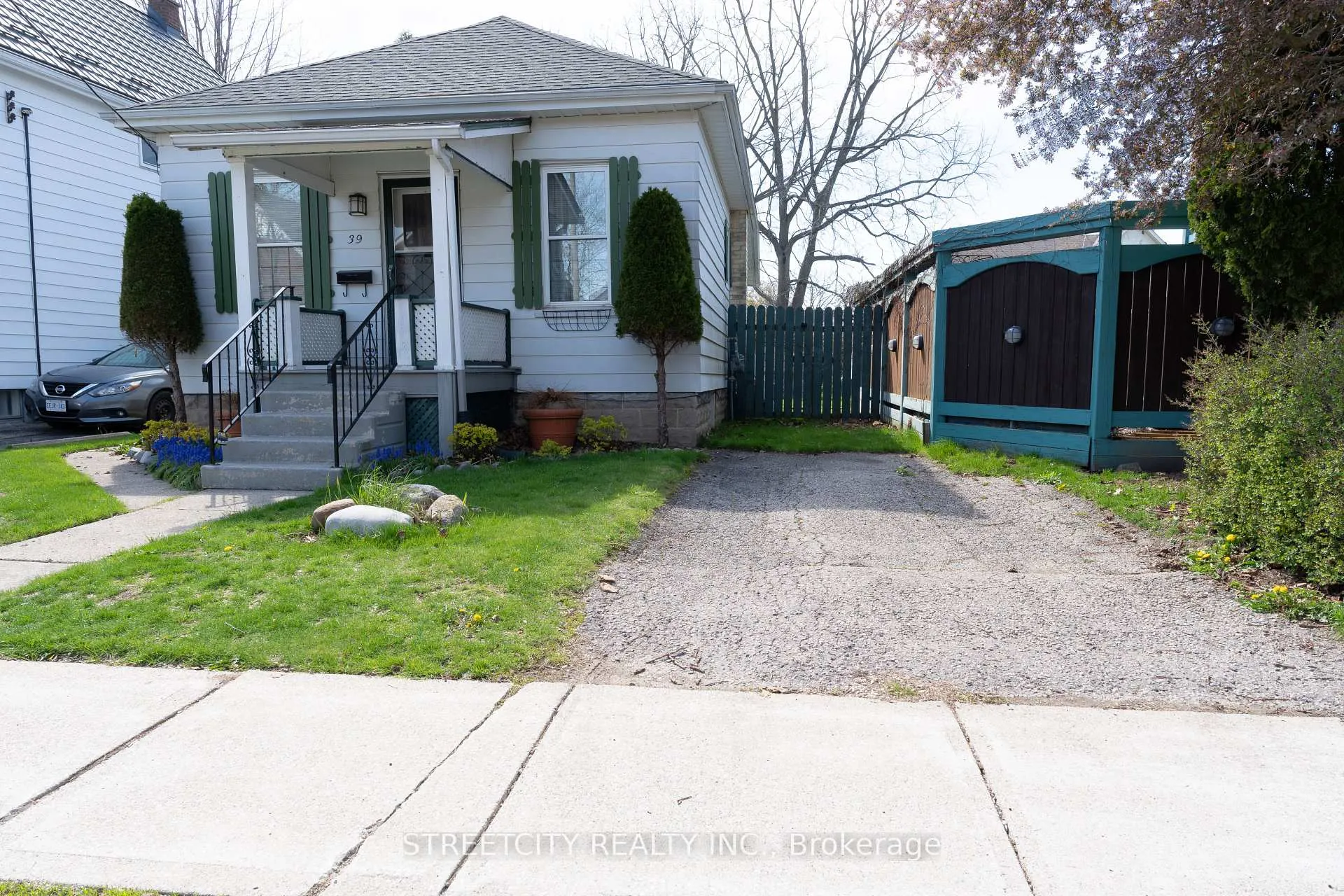 Photo 1 of 39 Fifth Avenue, St. Thomas — HOMEH