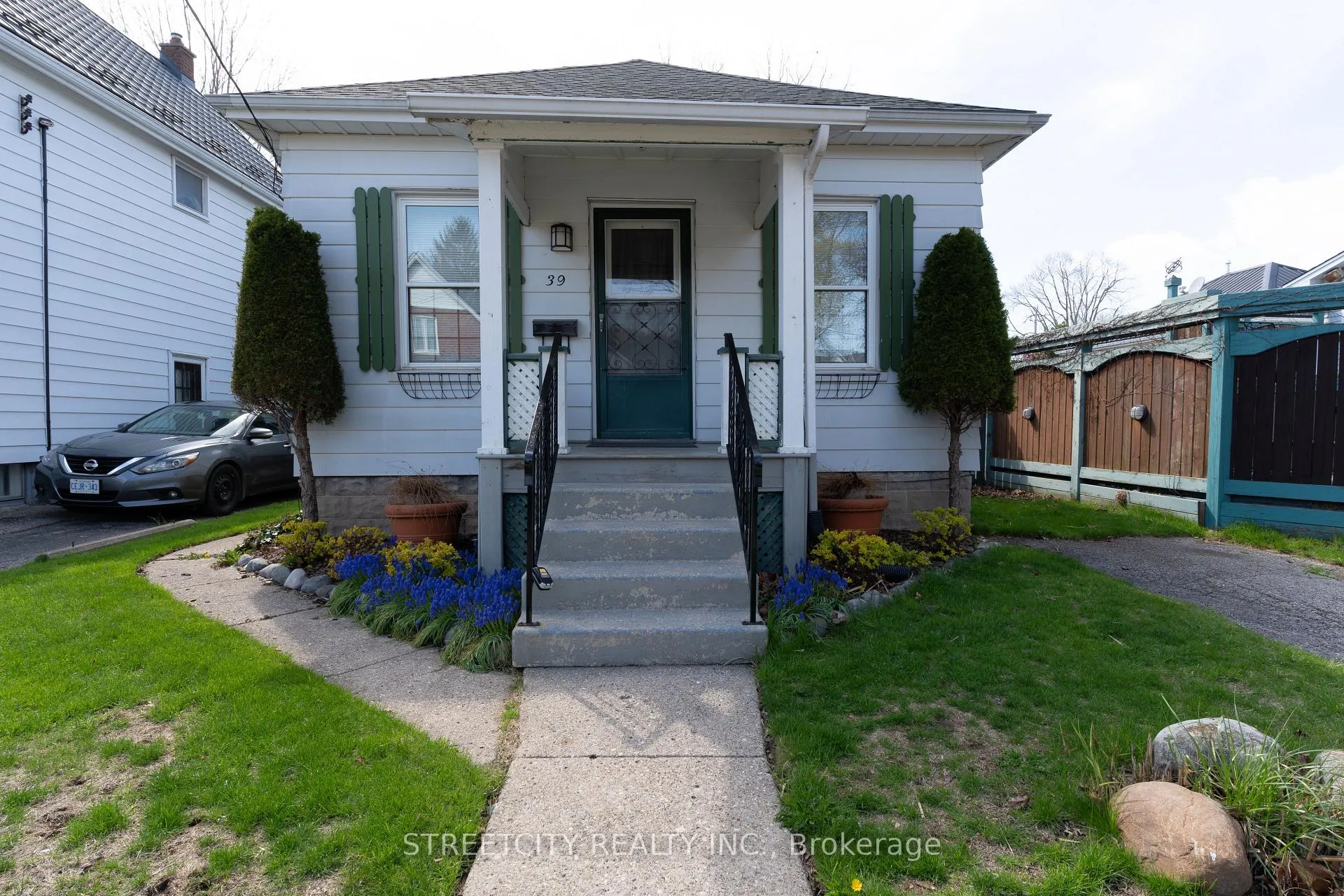 Photo 2 of 39 Fifth Avenue, St. Thomas — HOMEH