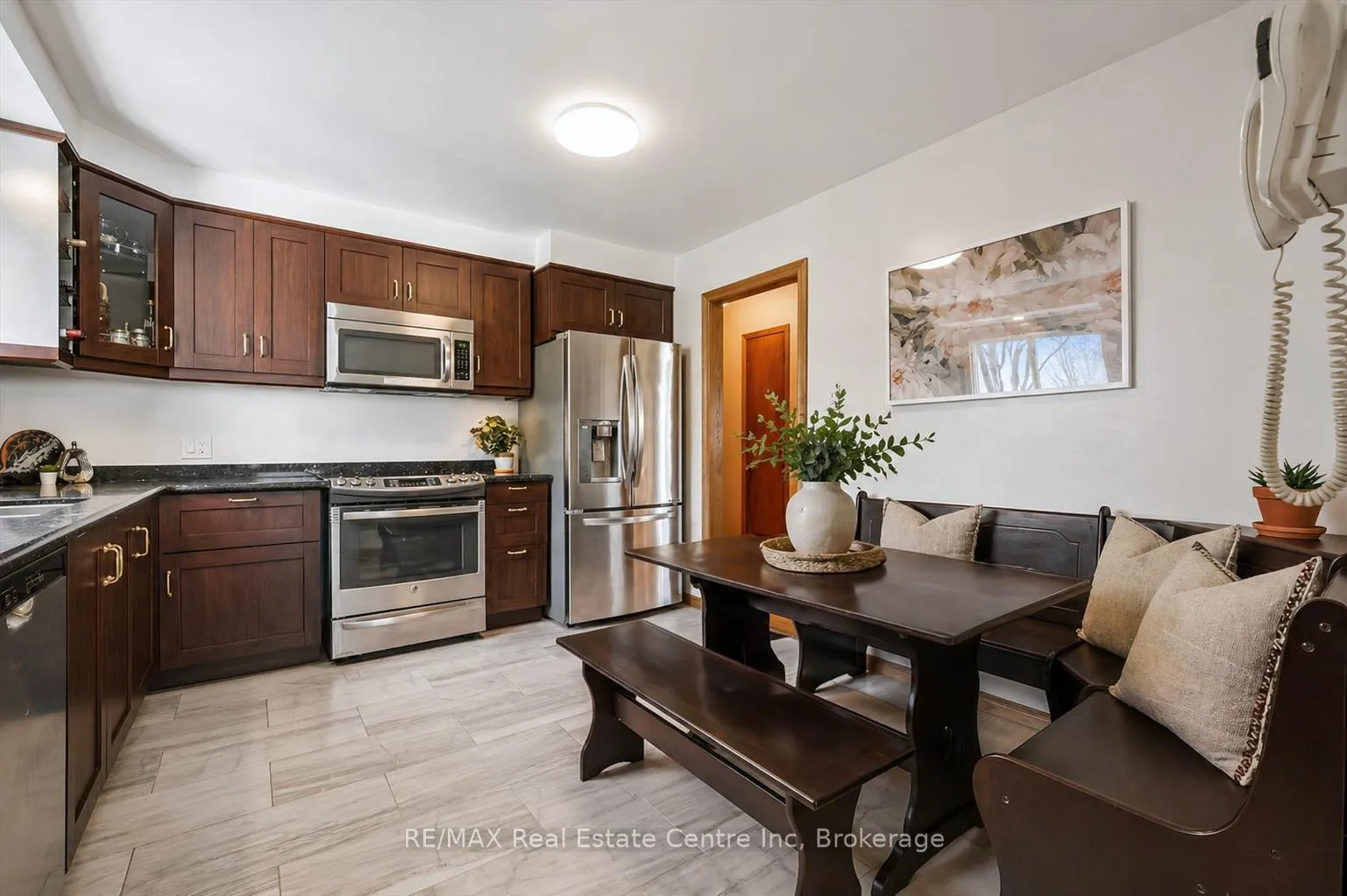 Photo 6 of 2 Hamilton Drive, Guelph/Eramosa, Rural Guelph/Eramosa East — HOMEH