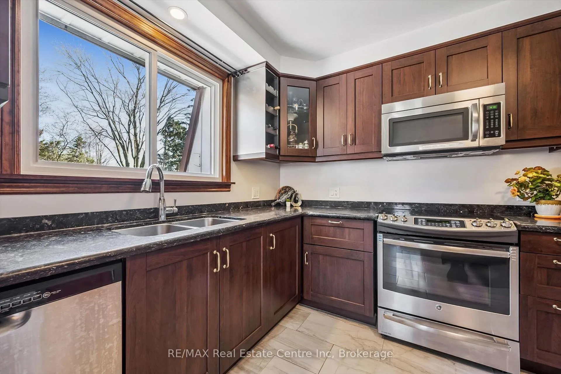 Photo 7 of 2 Hamilton Drive, Guelph/Eramosa, Rural Guelph/Eramosa East — HOMEH