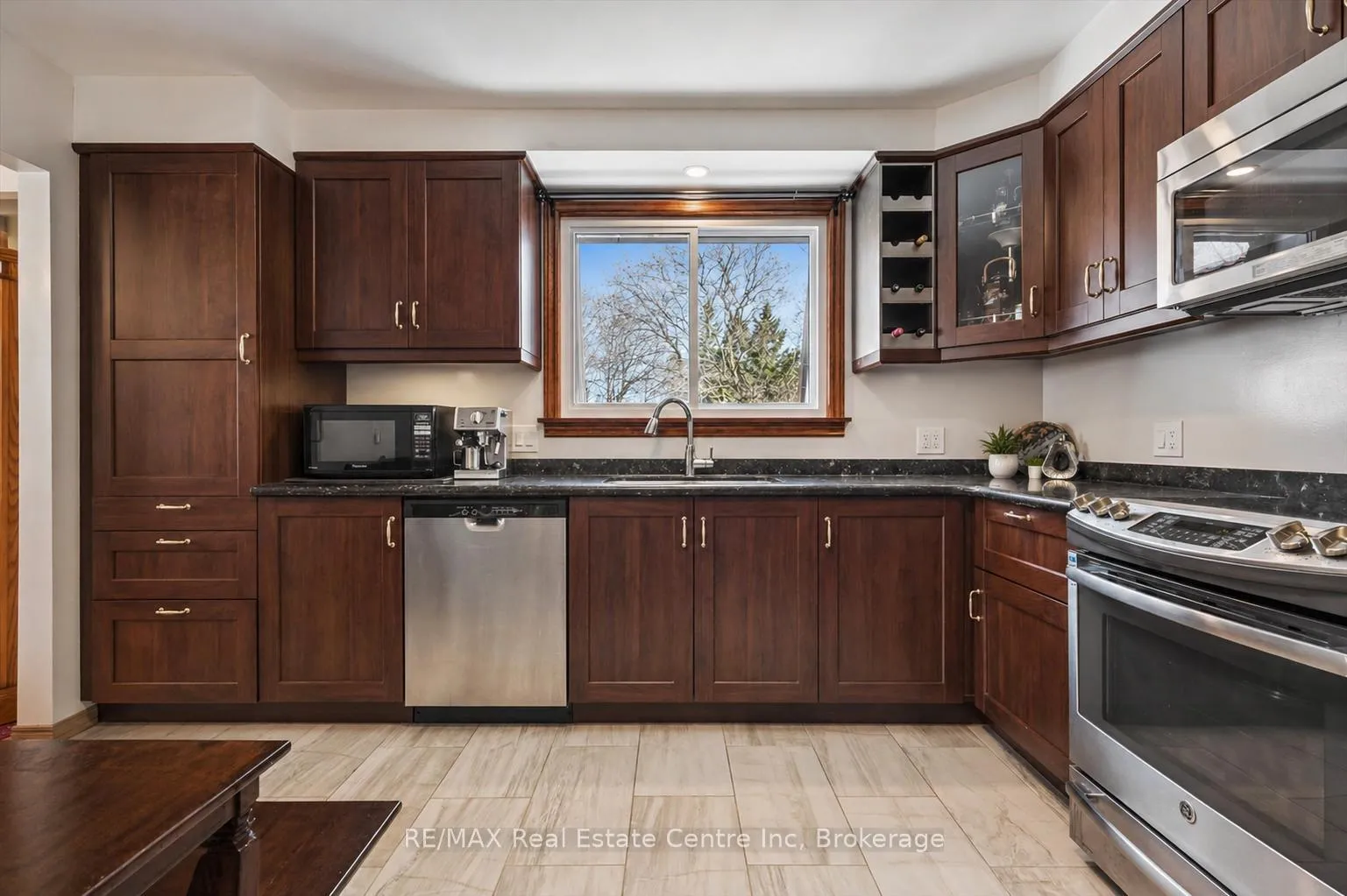 Photo 8 of 2 Hamilton Drive, Guelph/Eramosa, Rural Guelph/Eramosa East — HOMEH