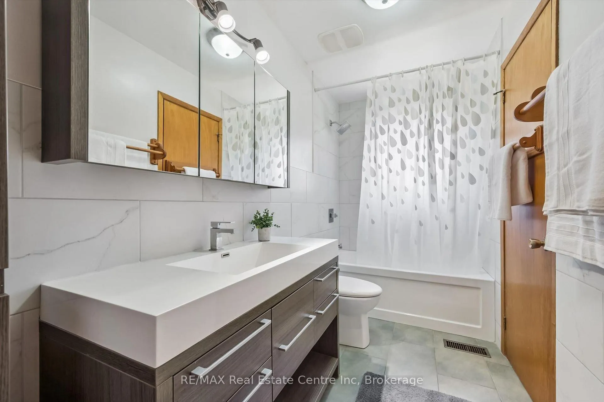 Photo 12 of 2 Hamilton Drive, Guelph/Eramosa, Rural Guelph/Eramosa East — HOMEH