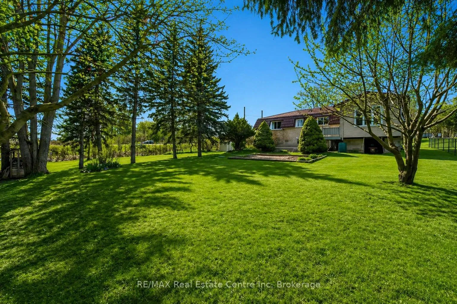 Photo 24 of 2 Hamilton Drive, Guelph/Eramosa, Rural Guelph/Eramosa East — HOMEH