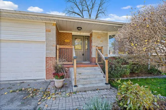 Photo 4 of 405 Draper Street, Halton Hills, Georgetown — HOMEH