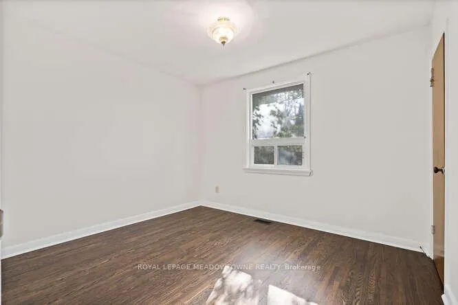 Photo 16 of 405 Draper Street, Halton Hills, Georgetown — HOMEH