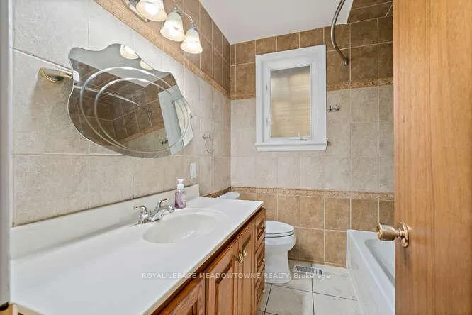 Photo 19 of 405 Draper Street, Halton Hills, Georgetown — HOMEH