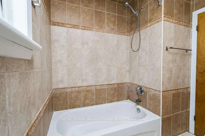 Photo 20 of 405 Draper Street, Halton Hills, Georgetown — HOMEH