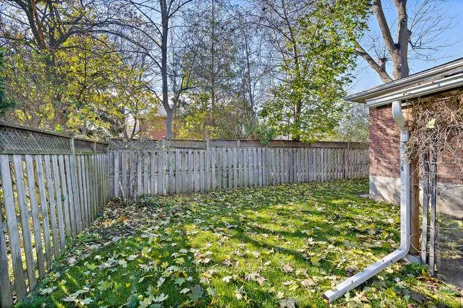 Photo 30 of 405 Draper Street, Halton Hills, Georgetown — HOMEH
