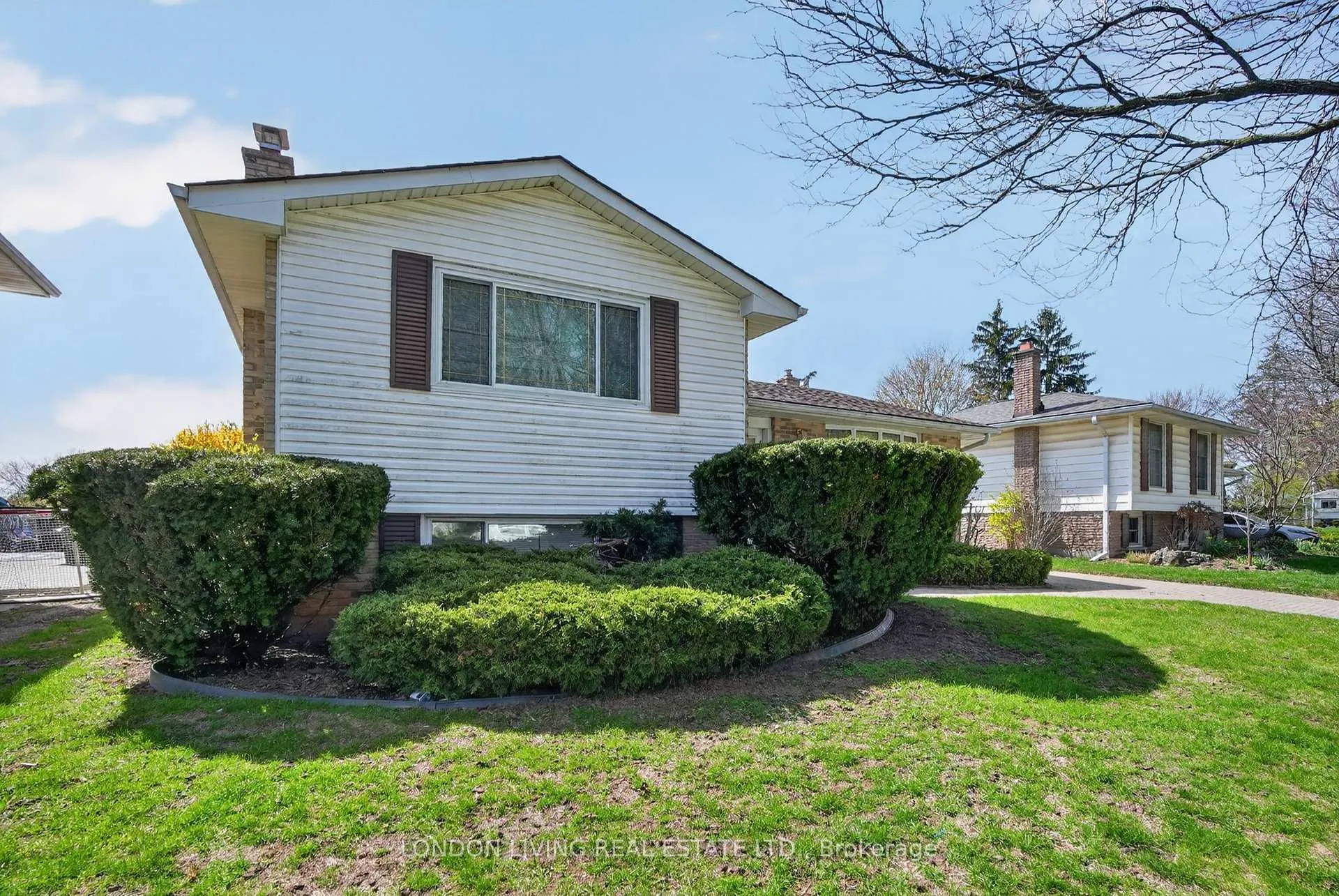 Photo 3 of 172 Meridene Crescent W, London, North G — HOMEH