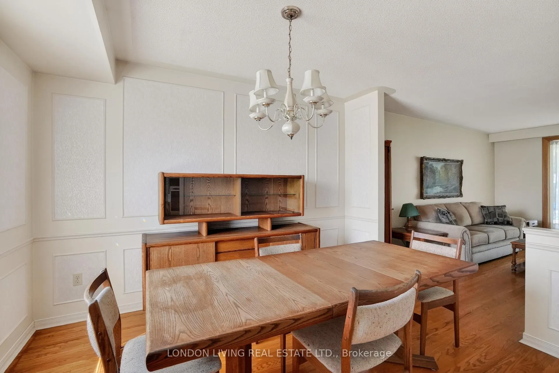 Photo 9 of 172 Meridene Crescent W, London, North G — HOMEH