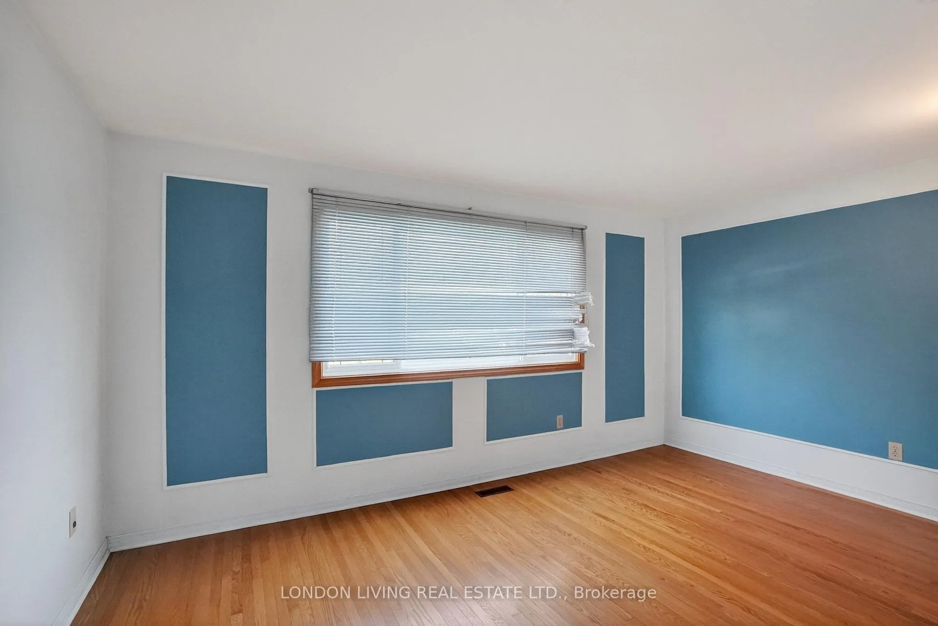 Photo 12 of 172 Meridene Crescent W, London, North G — HOMEH