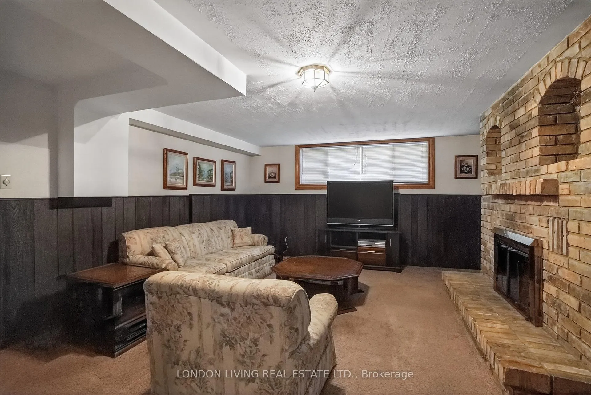 Photo 19 of 172 Meridene Crescent W, London, North G — HOMEH