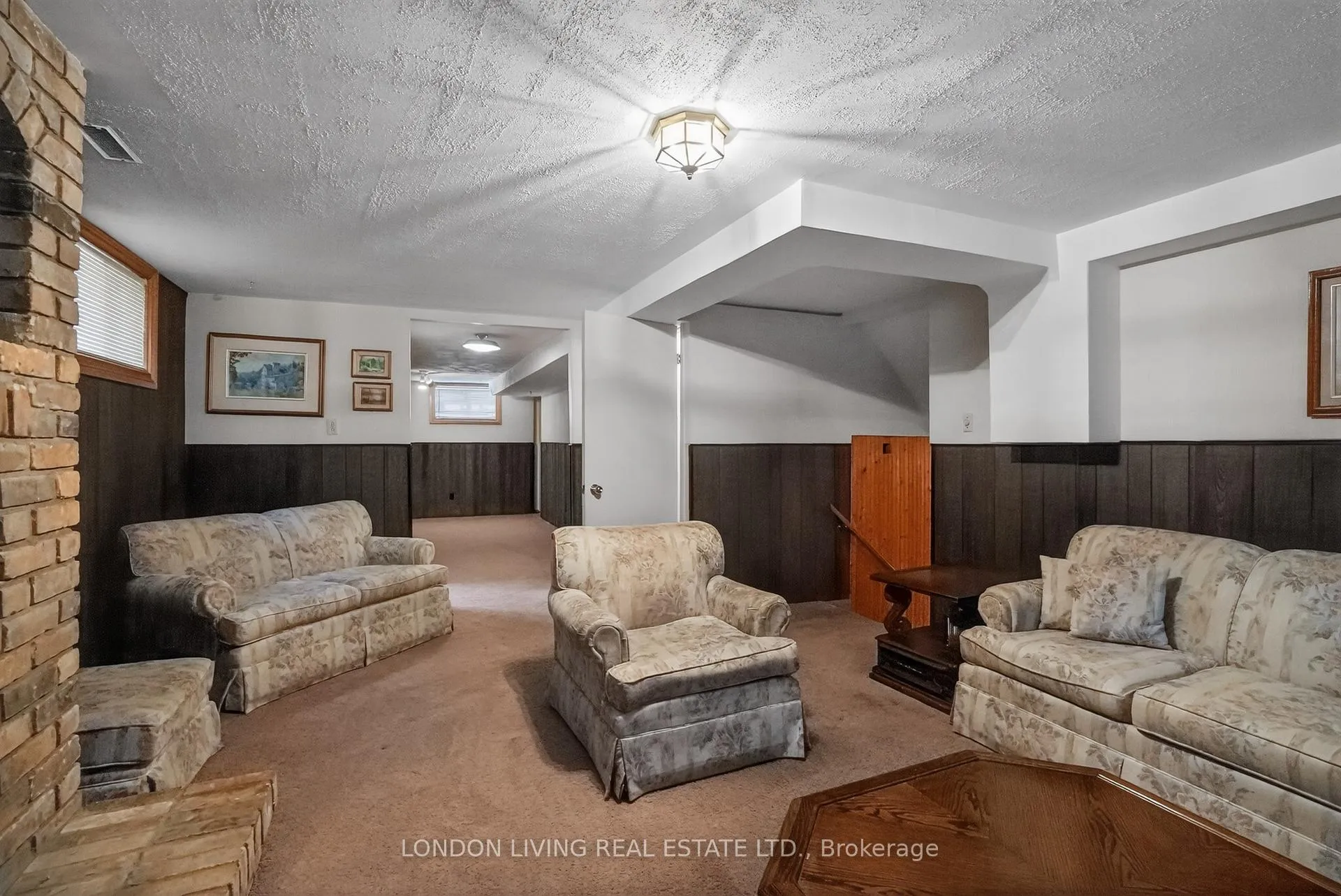 Photo 20 of 172 Meridene Crescent W, London, North G — HOMEH