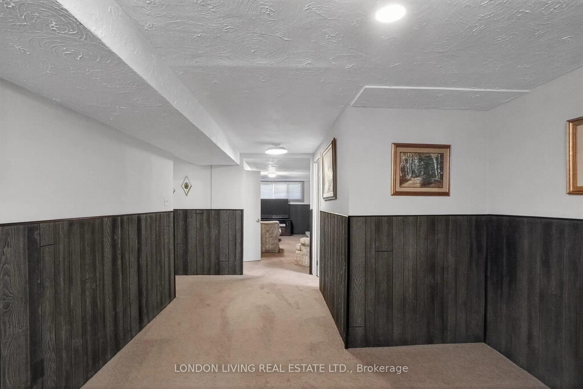 Photo 24 of 172 Meridene Crescent W, London, North G — HOMEH