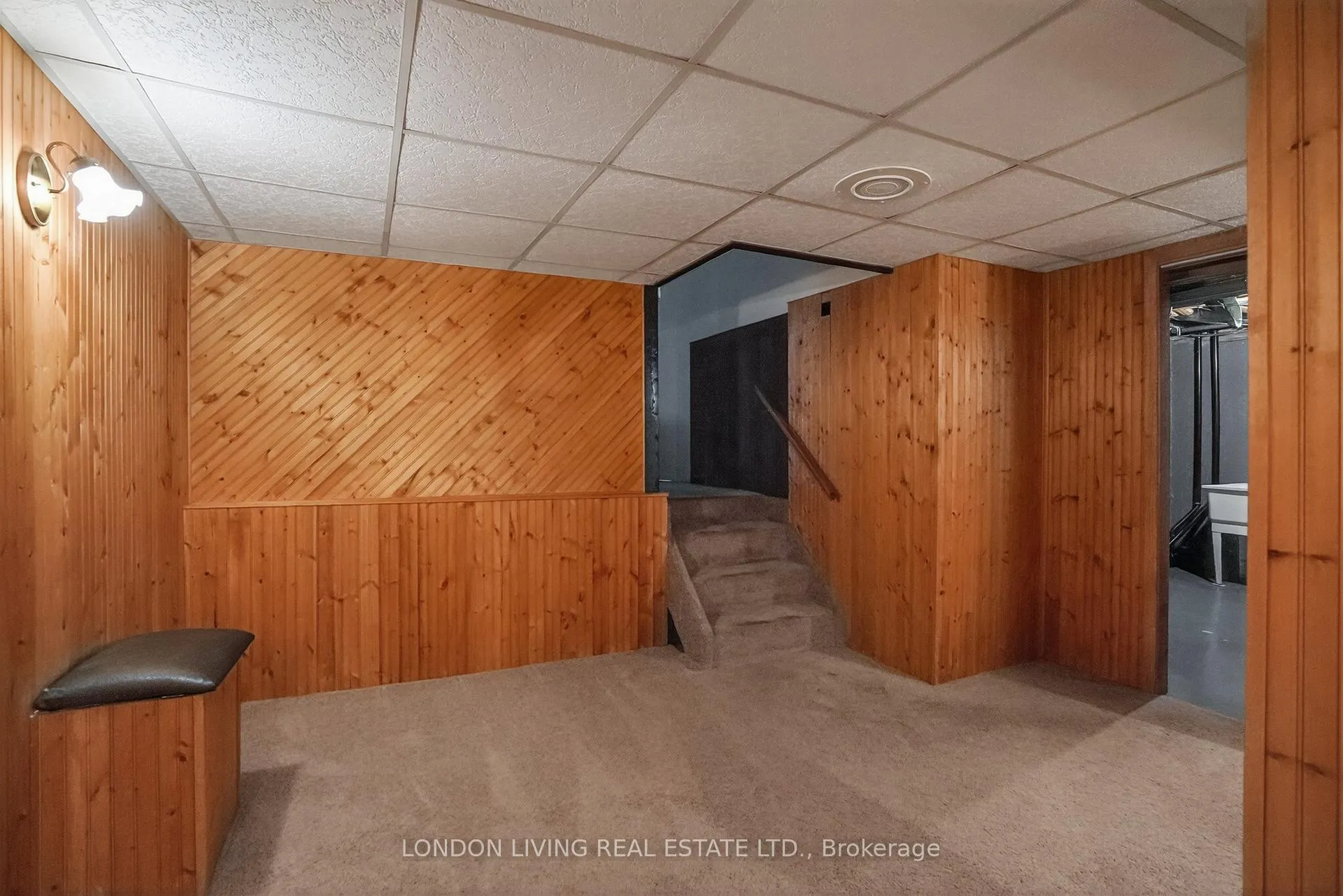 Photo 26 of 172 Meridene Crescent W, London, North G — HOMEH