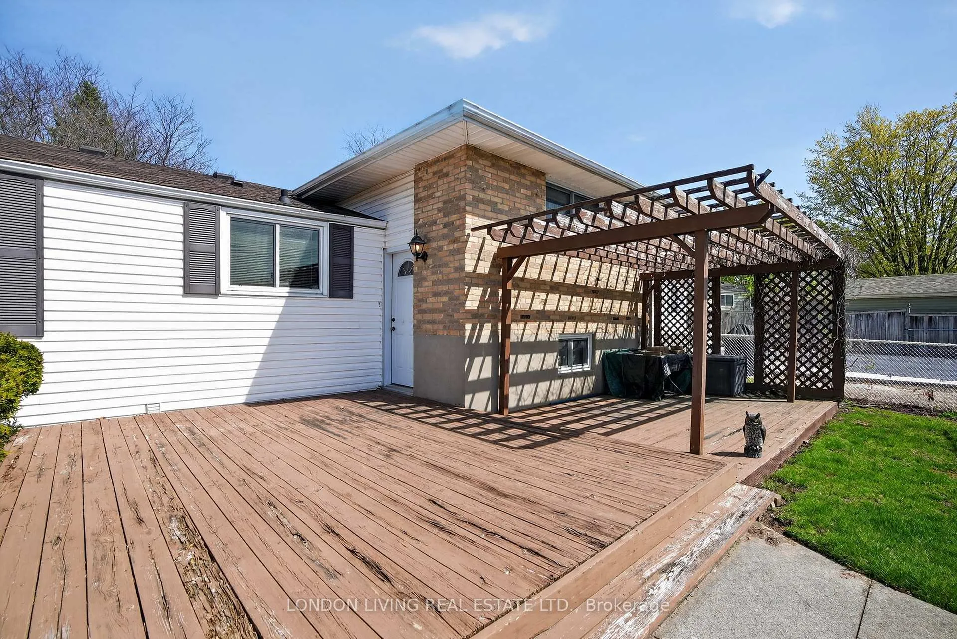 Photo 31 of 172 Meridene Crescent W, London, North G — HOMEH