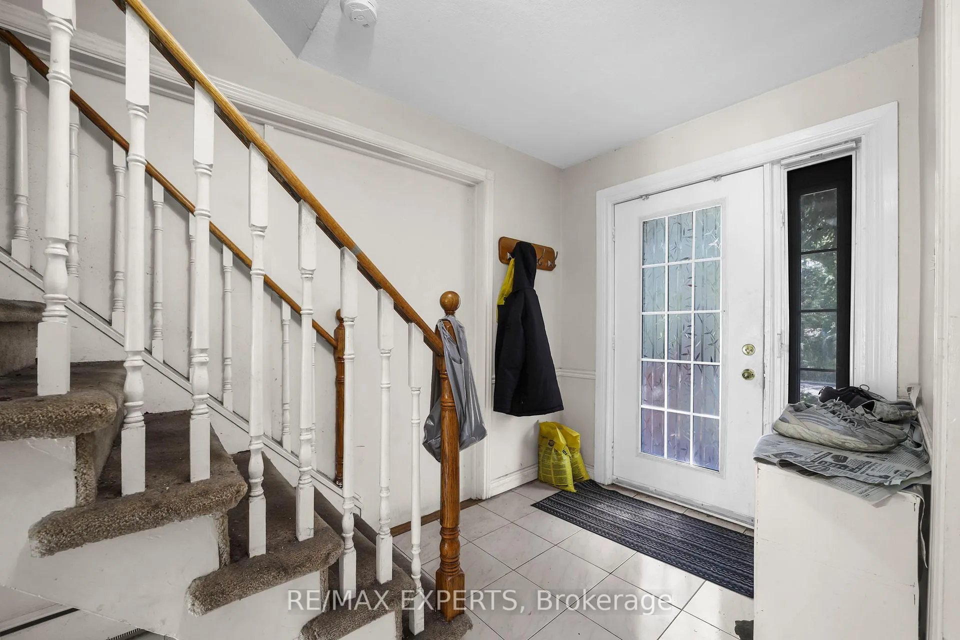 Photo 2 of 16 Bellehaven Crescent, Scarborough, Scarborough Village — HOMEH