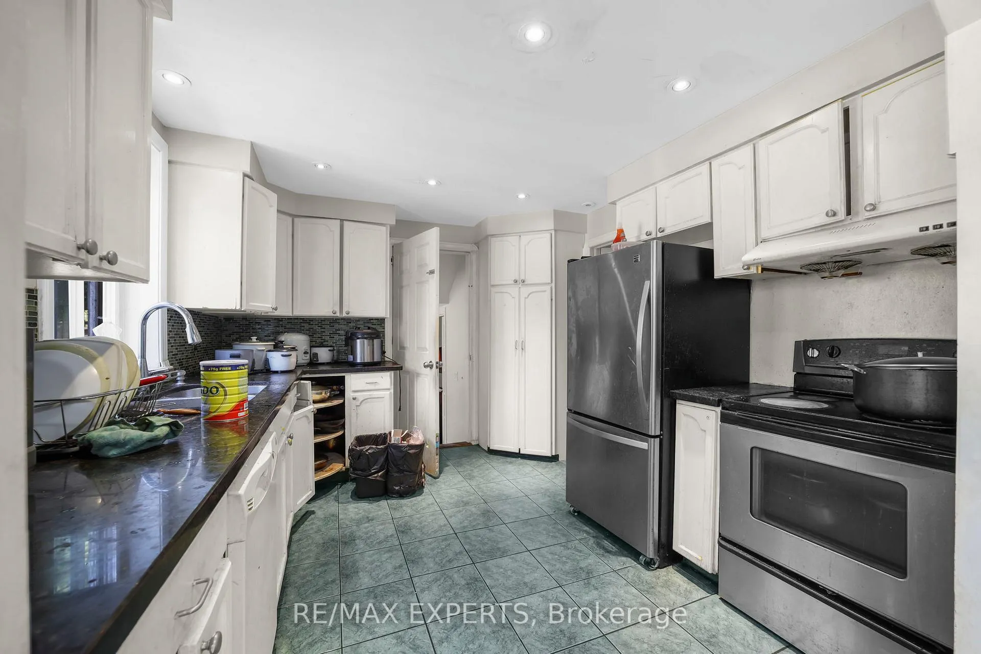 Photo 8 of 16 Bellehaven Crescent, Scarborough, Scarborough Village — HOMEH