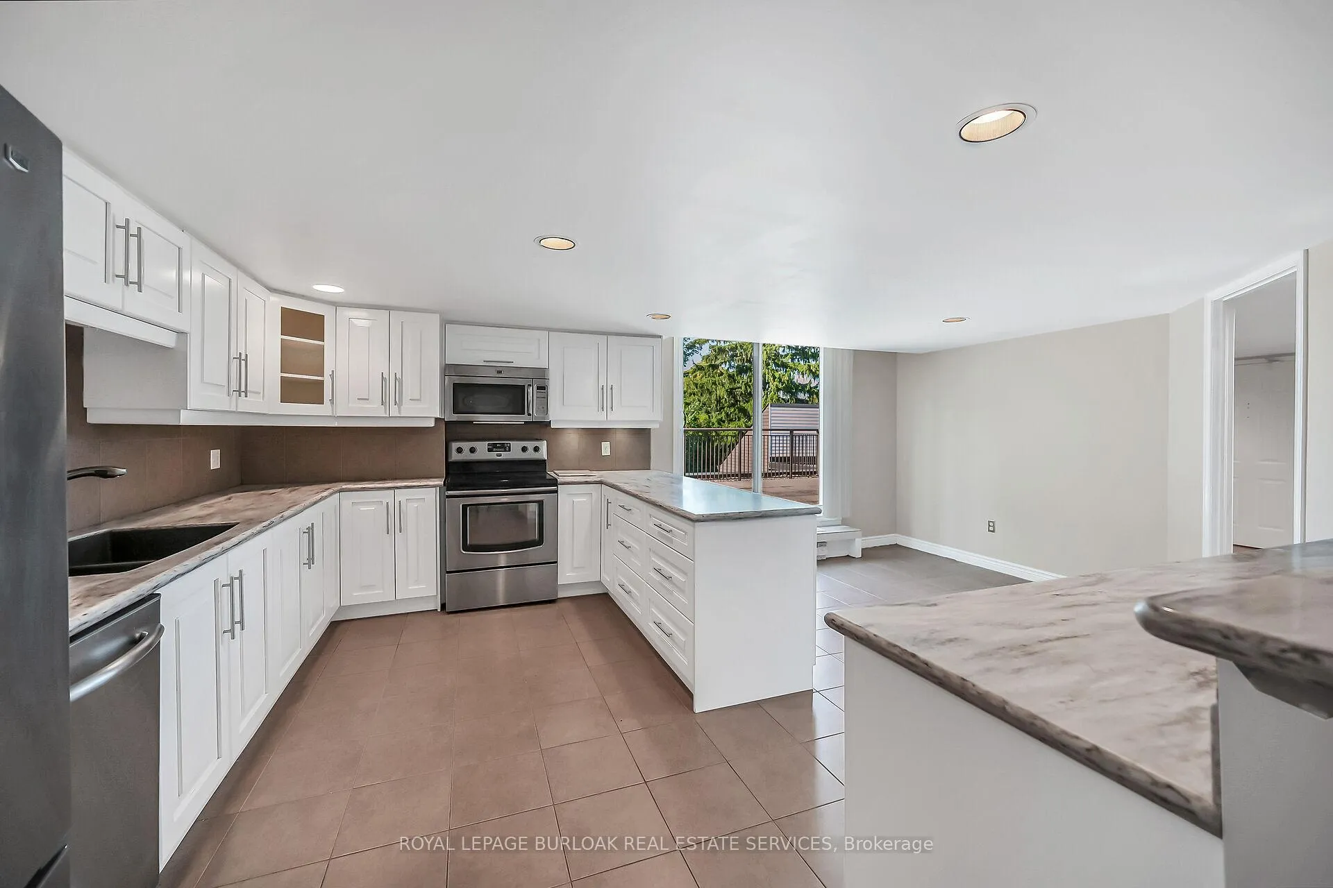 Photo 11 of Unit PH1, 150 Wilson Street W, Hamilton, Ancaster — HOMEH