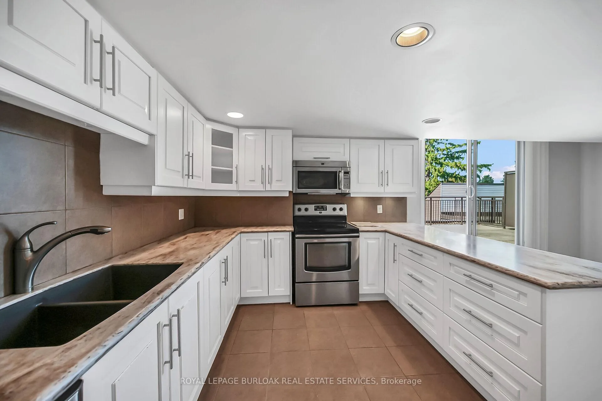 Photo 16 of Unit PH1, 150 Wilson Street W, Hamilton, Ancaster — HOMEH