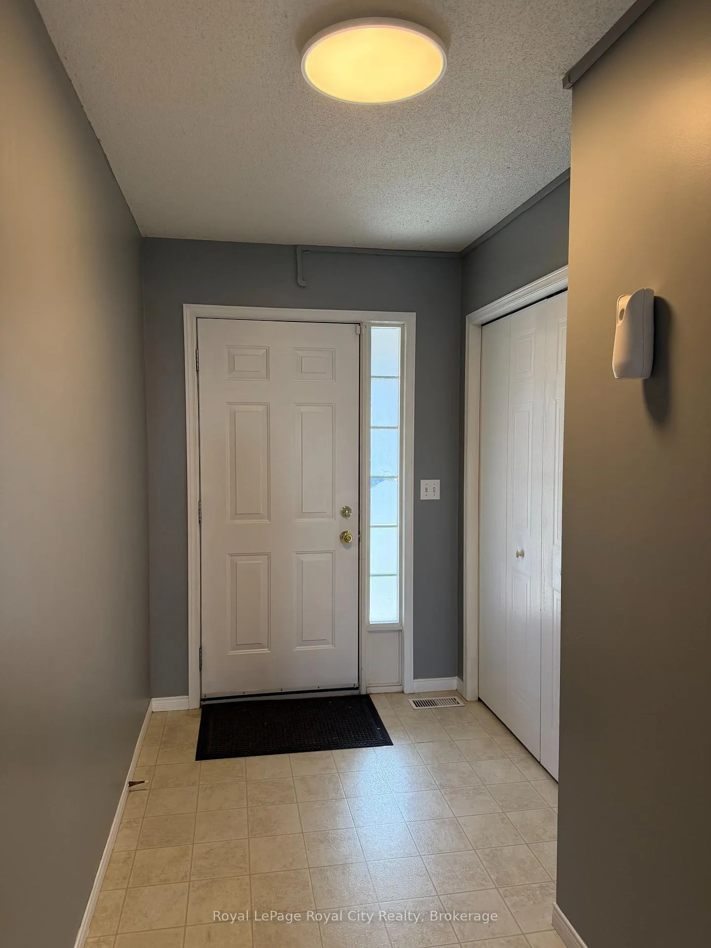 Photo 3 of 48 Eugene Drive, Guelph, Pineridge/Westminster Woods — HOMEH