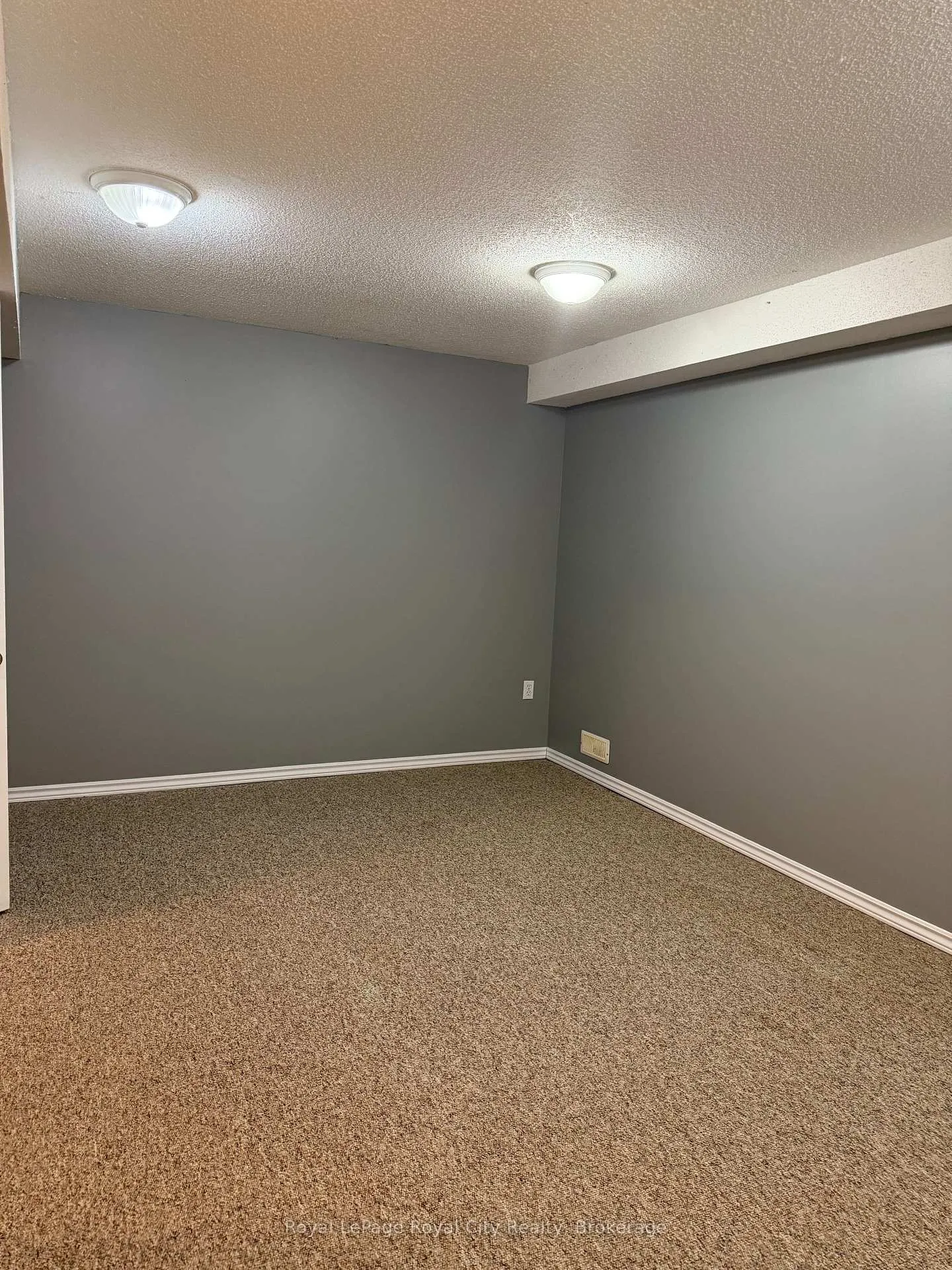 Photo 16 of 48 Eugene Drive, Guelph, Pineridge/Westminster Woods — HOMEH