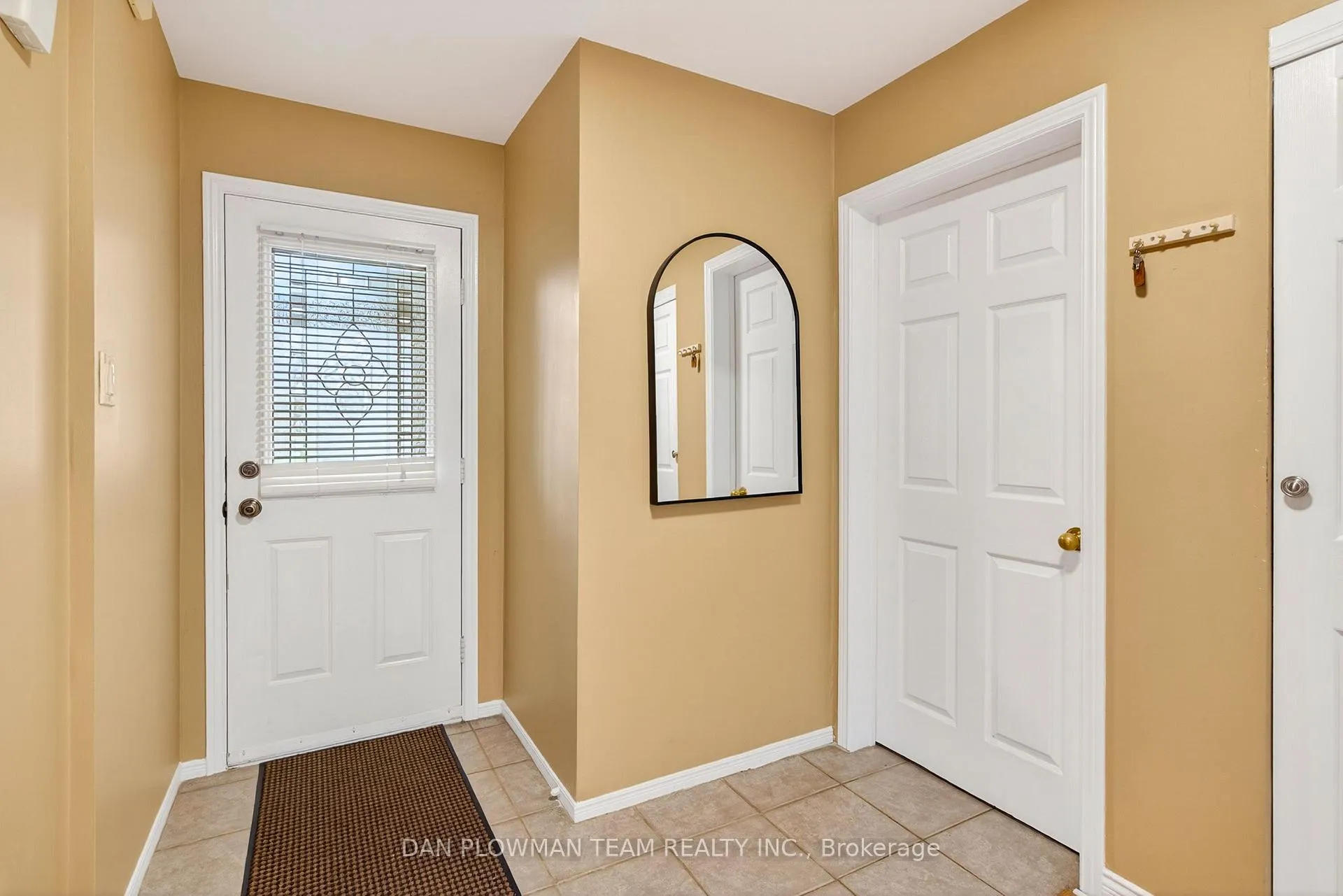 Photo 5 of 15 Gardiner Drive, Ajax, Central — HOMEH