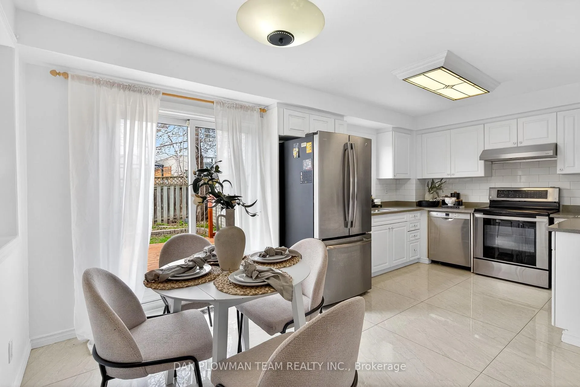 Photo 14 of 15 Gardiner Drive, Ajax, Central — HOMEH