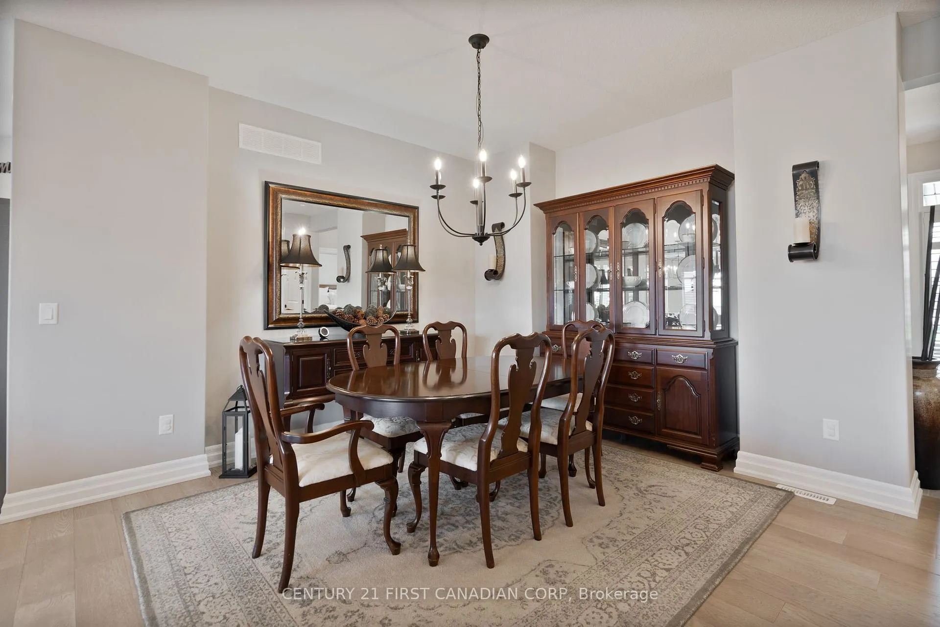 Photo 9 of 2012 Lockwood Crescent, Strathroy-Caradoc, Mount Brydges — HOMEH