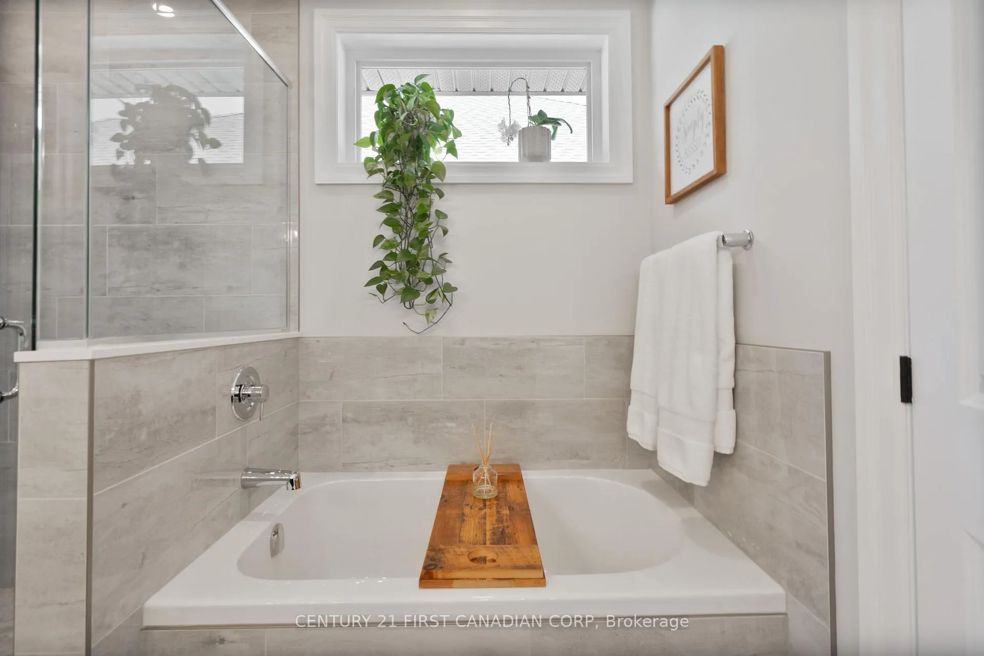 Photo 14 of 2012 Lockwood Crescent, Strathroy-Caradoc, Mount Brydges — HOMEH
