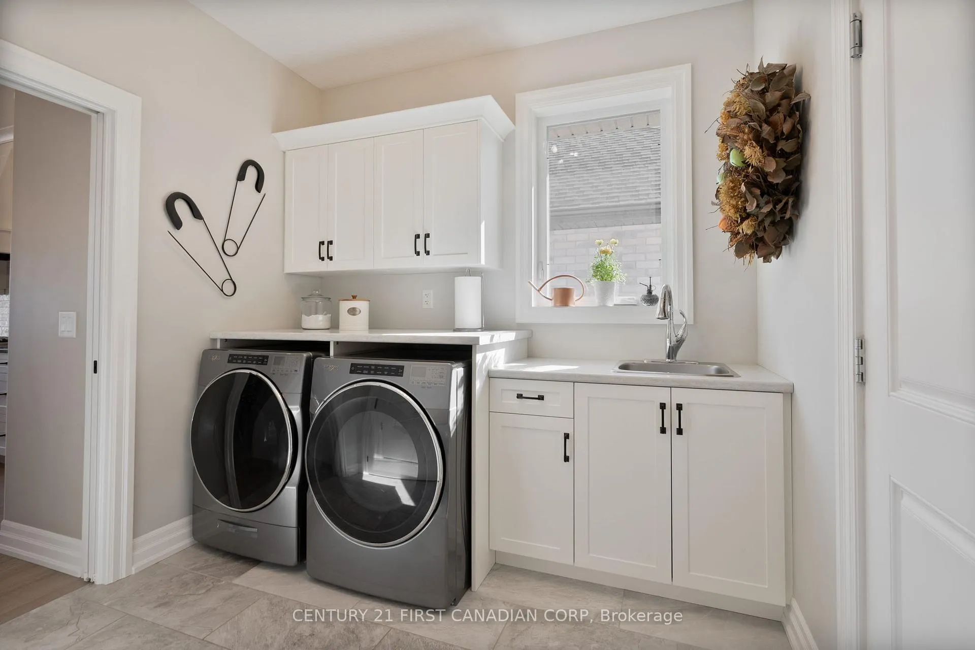 Photo 25 of 2012 Lockwood Crescent, Strathroy-Caradoc, Mount Brydges — HOMEH