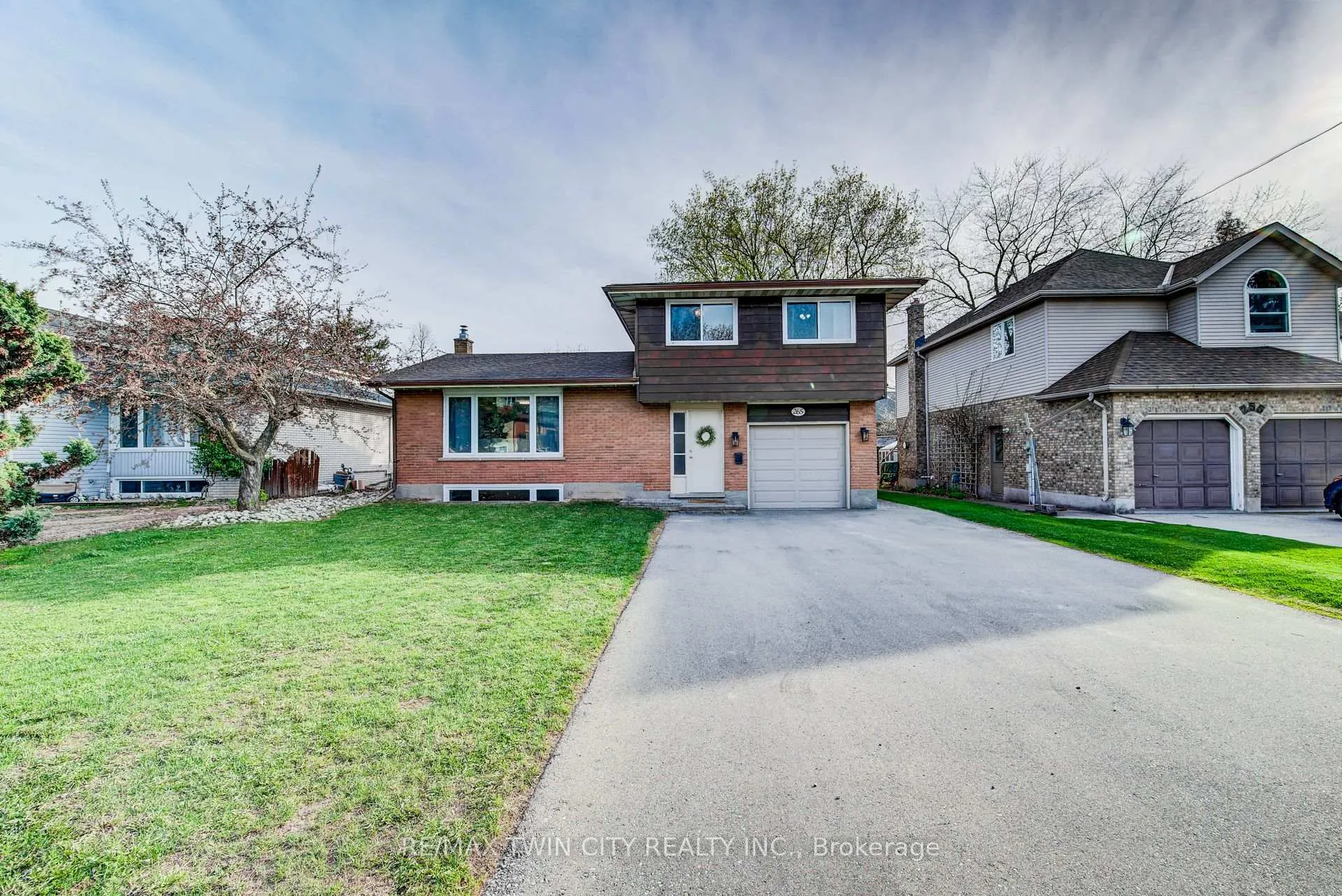 Photo 3 of 265 Thaler Avenue, Kitchener — HOMEH