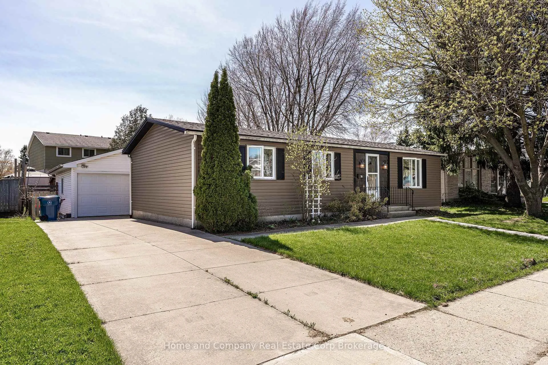 Photo 1 of 34 Kathryn Crescent, Stratford — HOMEH