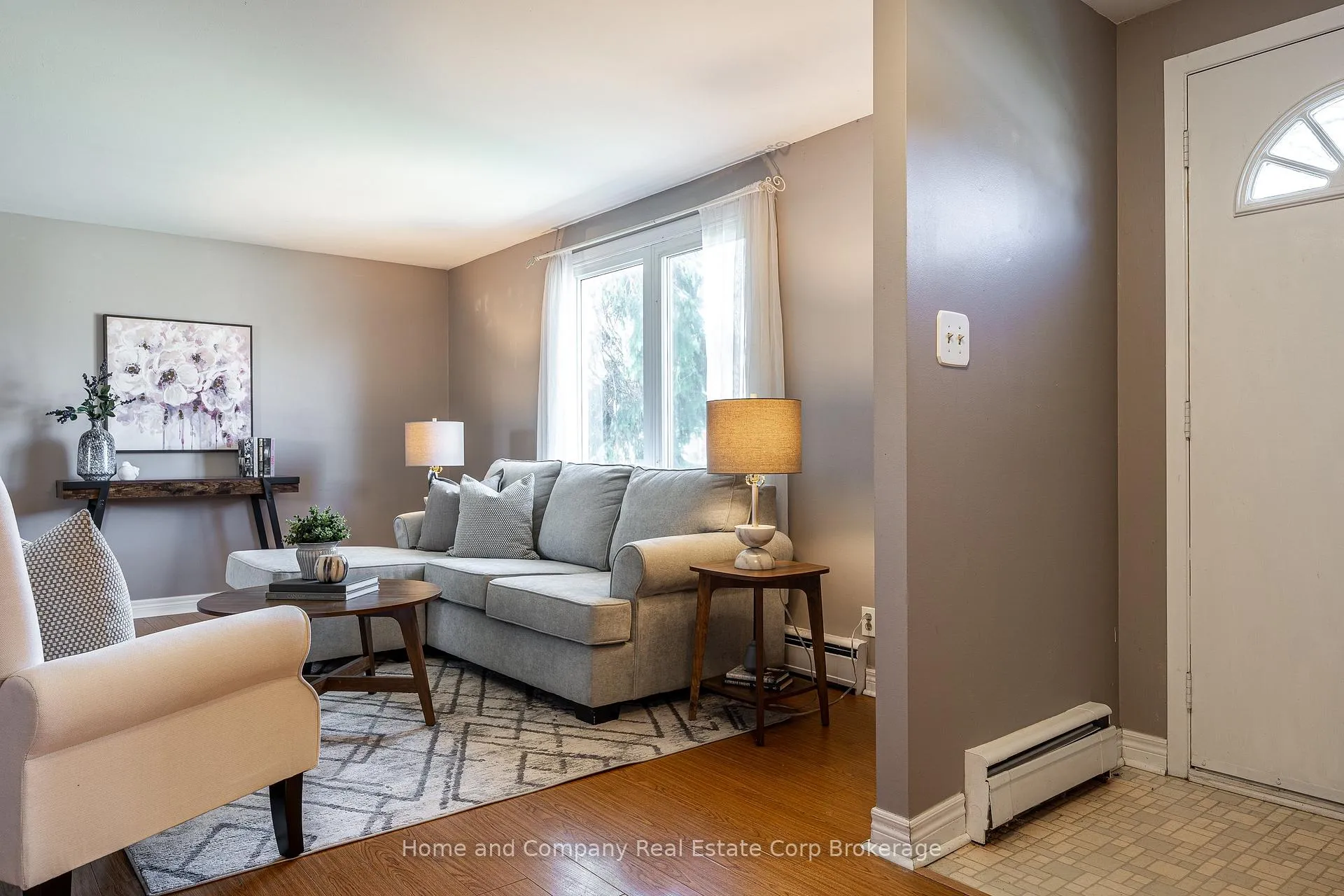 Photo 2 of 34 Kathryn Crescent, Stratford — HOMEH