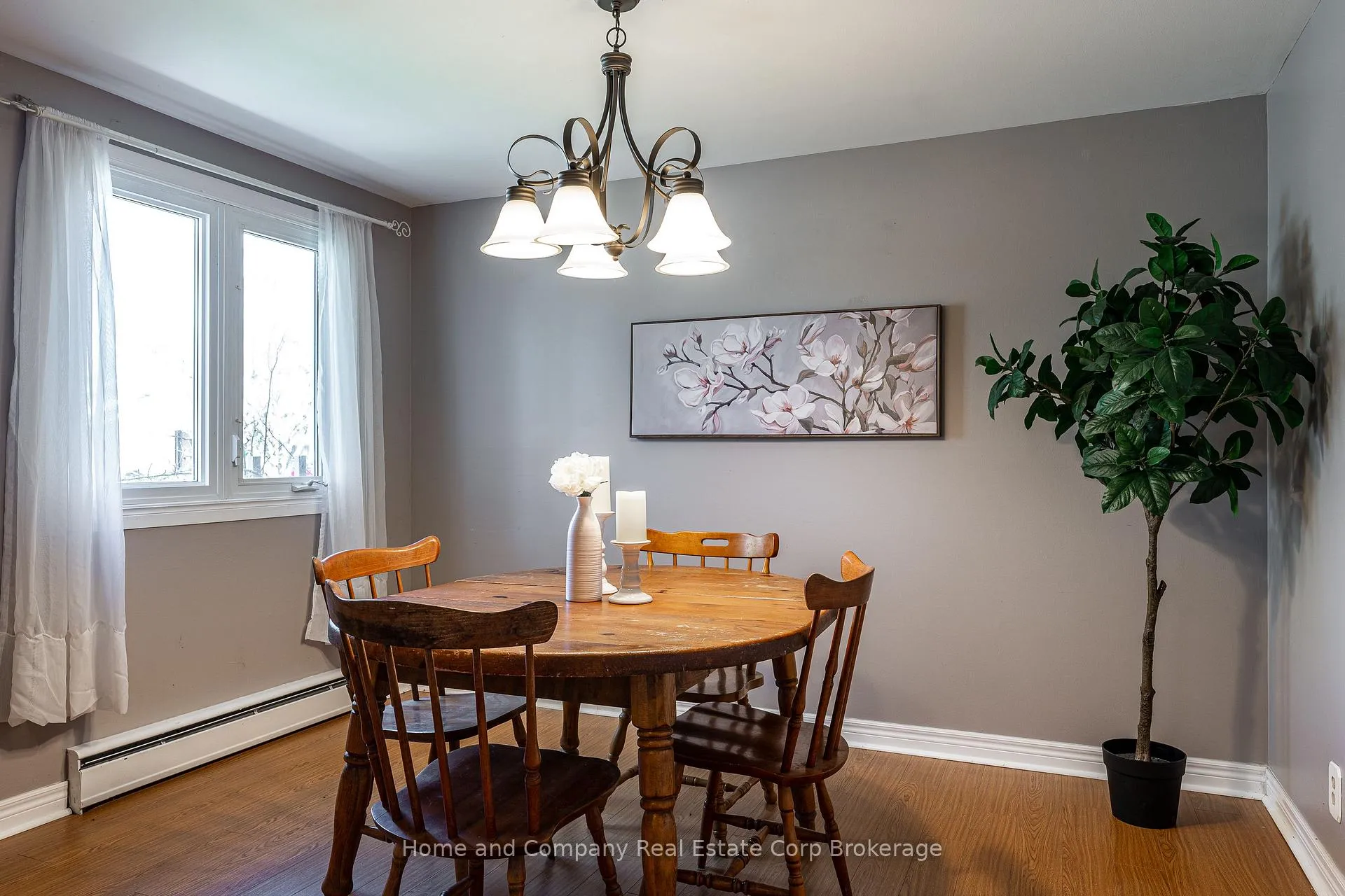 Photo 3 of 34 Kathryn Crescent, Stratford — HOMEH