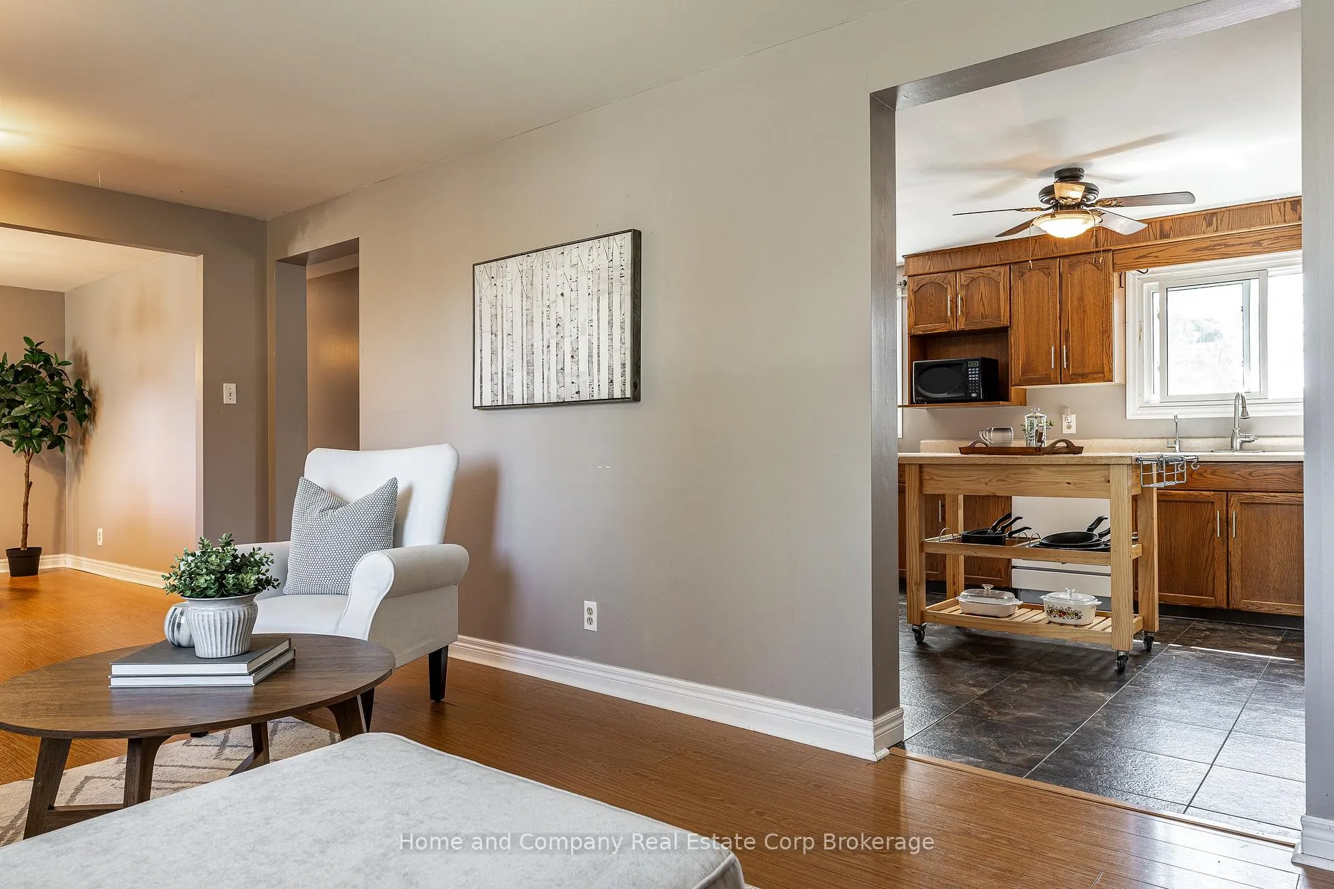 Photo 4 of 34 Kathryn Crescent, Stratford — HOMEH