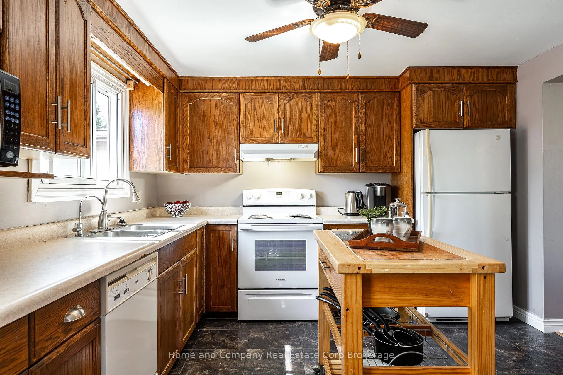 Photo 12 of 34 Kathryn Crescent, Stratford — HOMEH