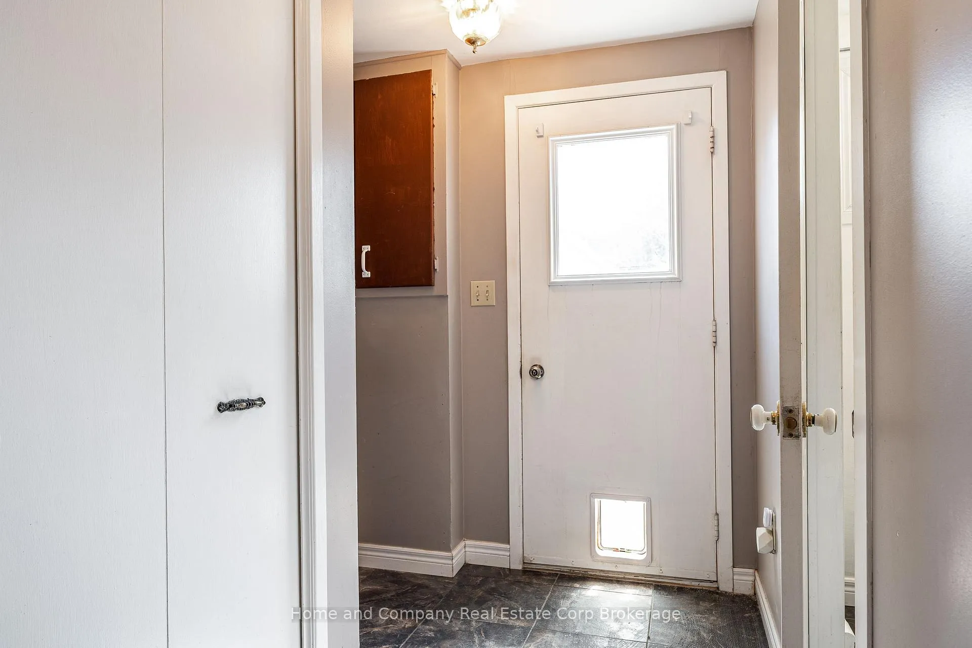 Photo 15 of 34 Kathryn Crescent, Stratford — HOMEH