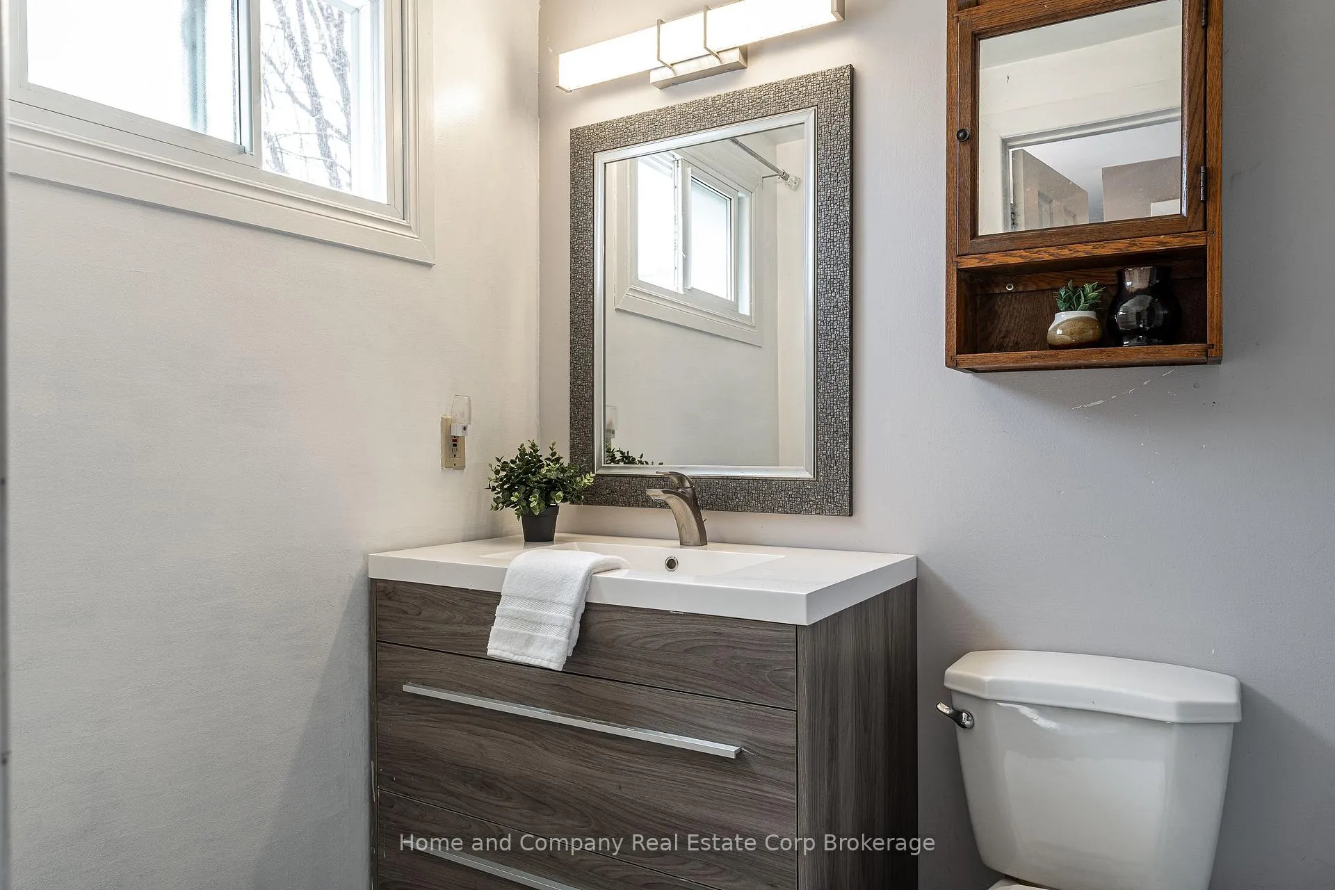 Photo 16 of 34 Kathryn Crescent, Stratford — HOMEH