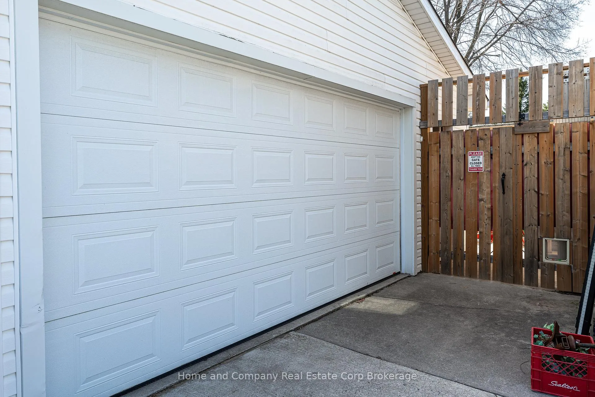 Photo 29 of 34 Kathryn Crescent, Stratford — HOMEH