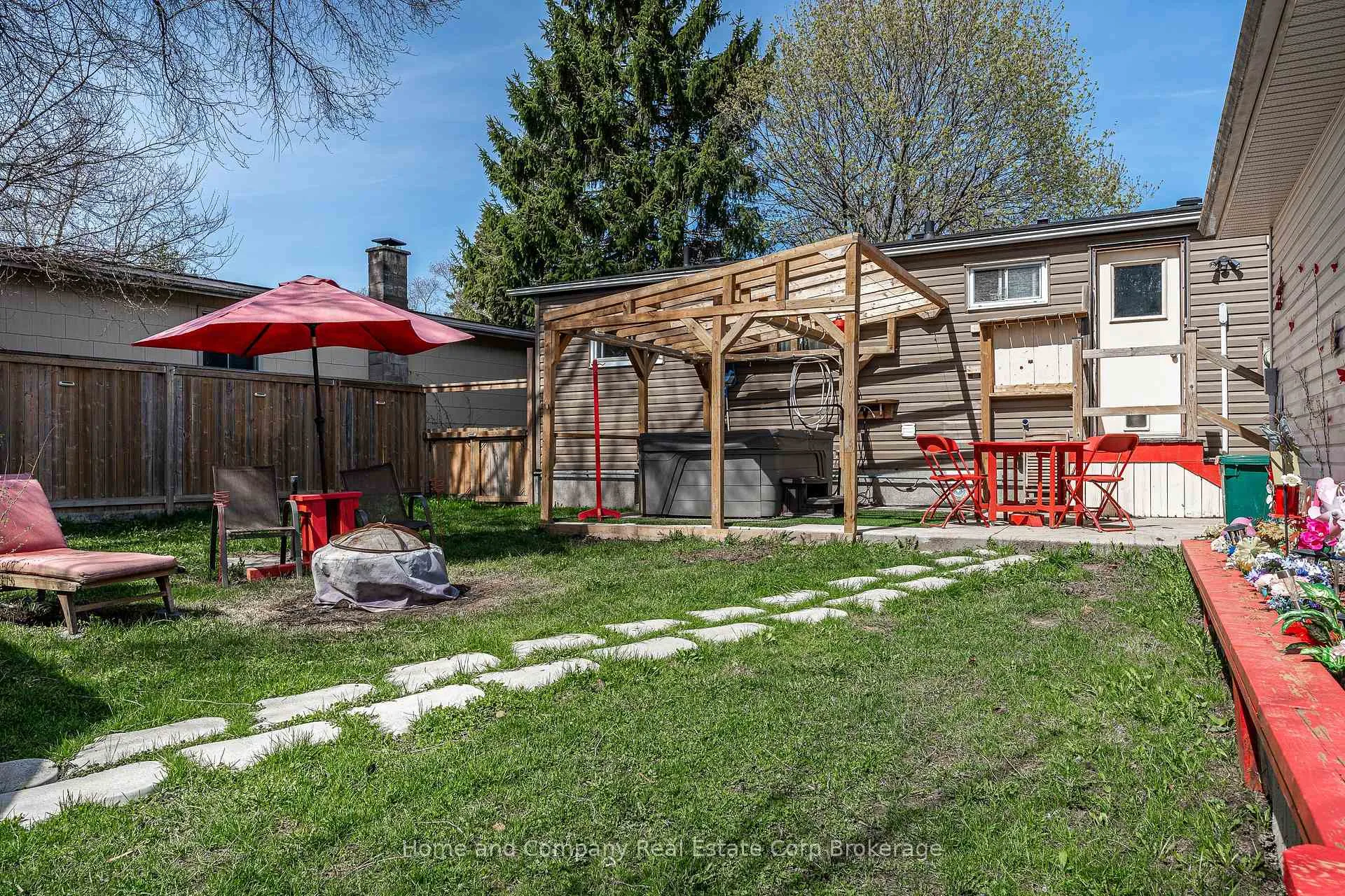 Photo 32 of 34 Kathryn Crescent, Stratford — HOMEH